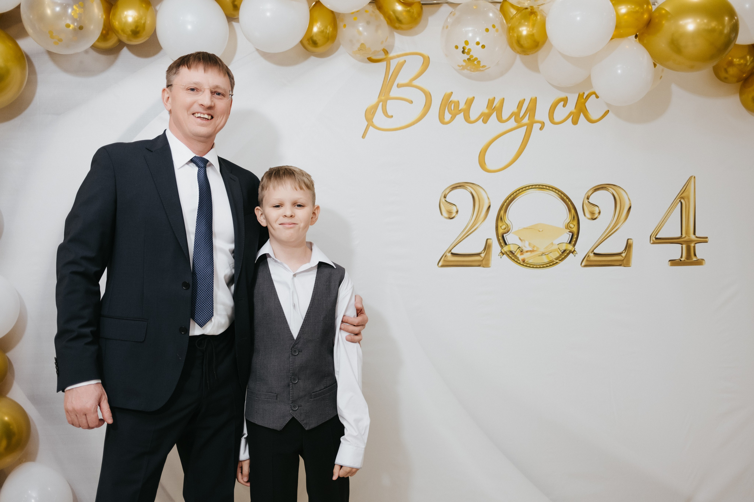 Выпускной 11 класс школы № 30. Свадебный и репортажной фотограф Денис Ожигин в Краснодаре и Краснодарском крае