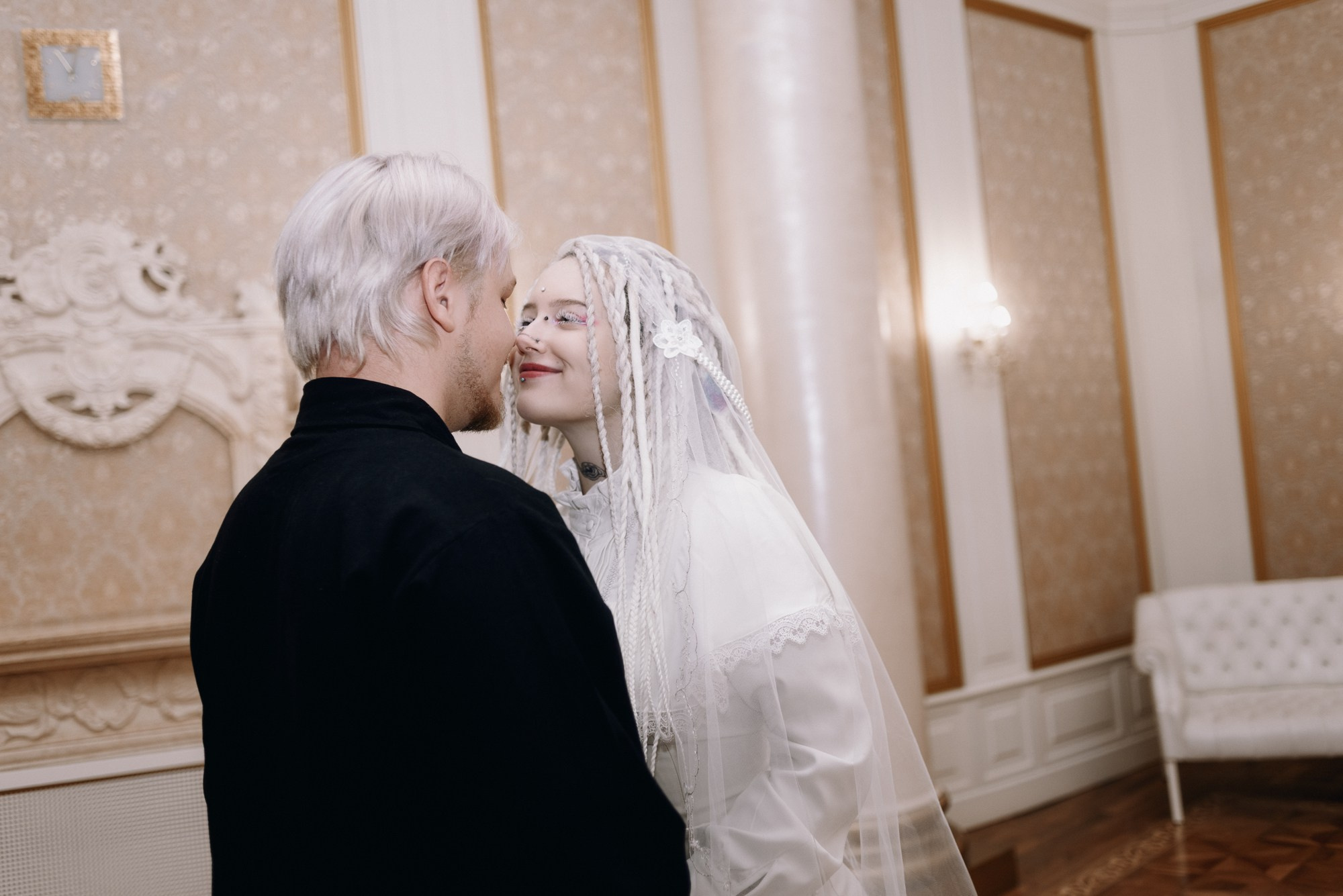 Свадьба для двоих в Тюмени — фотосессия в ЗАГСе, кафе и отеле. Портретный фотограф Тюмень Дарья Мустафина