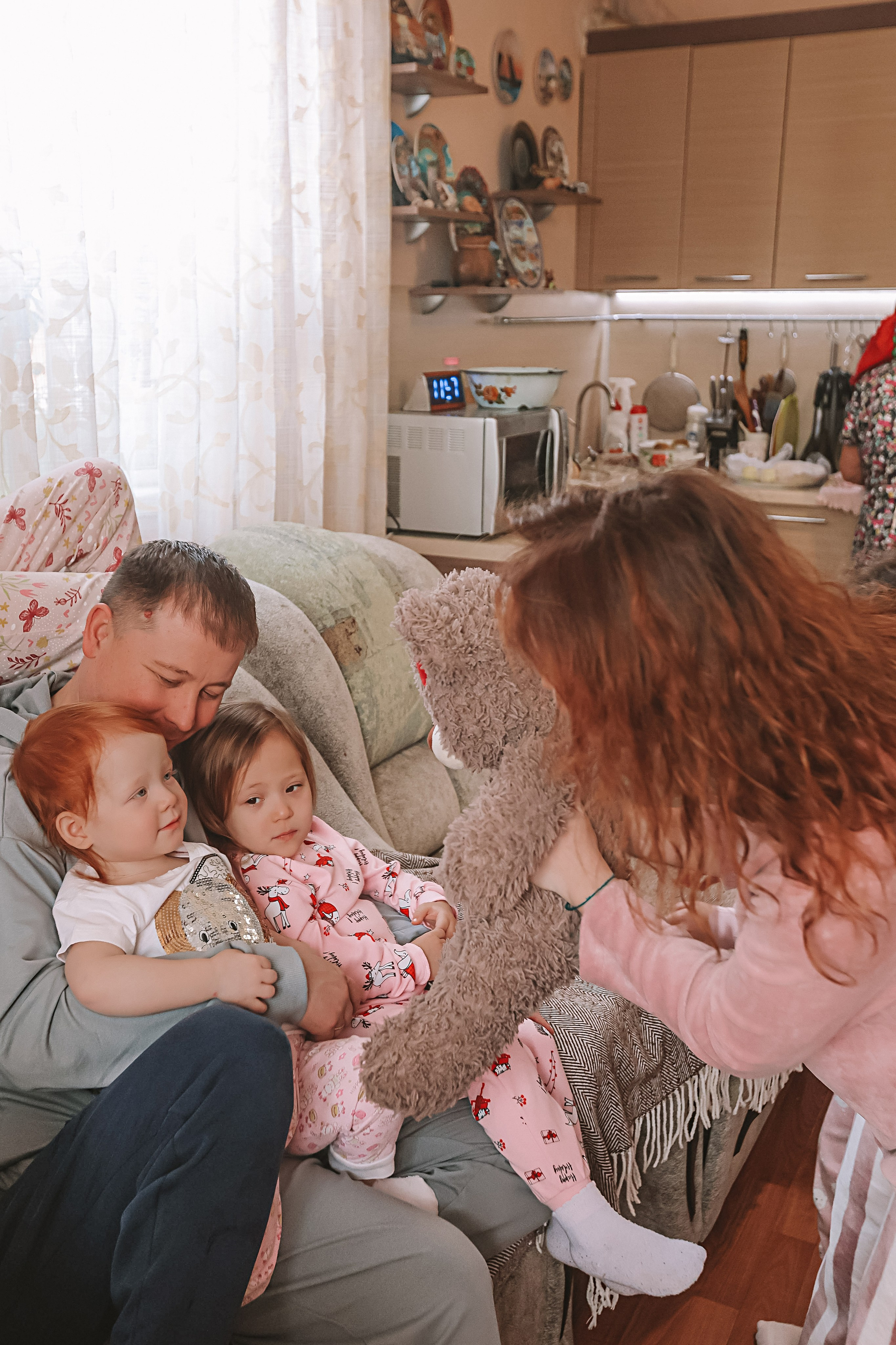 Большая семья репортаж. Семейный фотограф Тюмень, фотограф на роды Салмина Мария