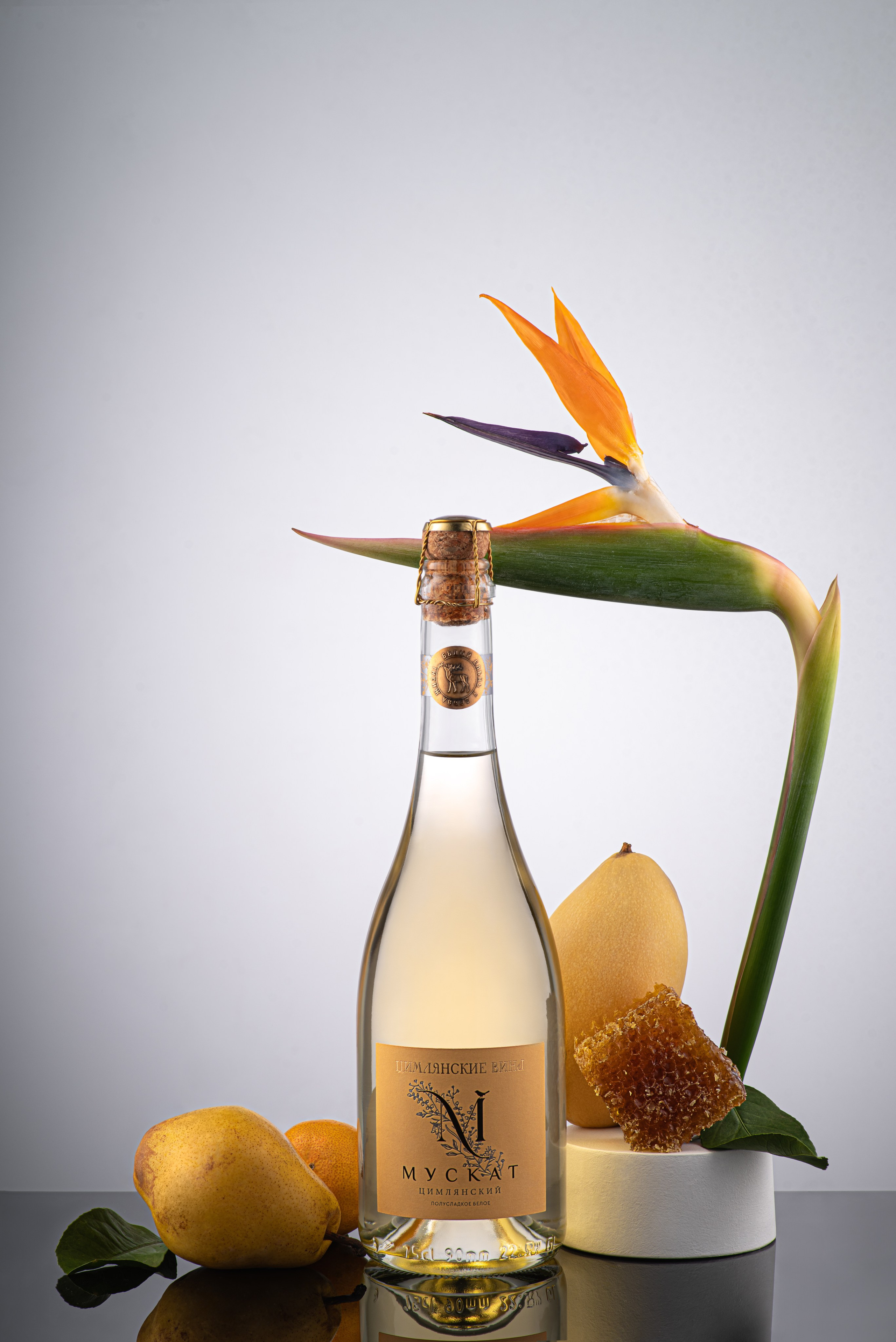 Белое вино с фруктами