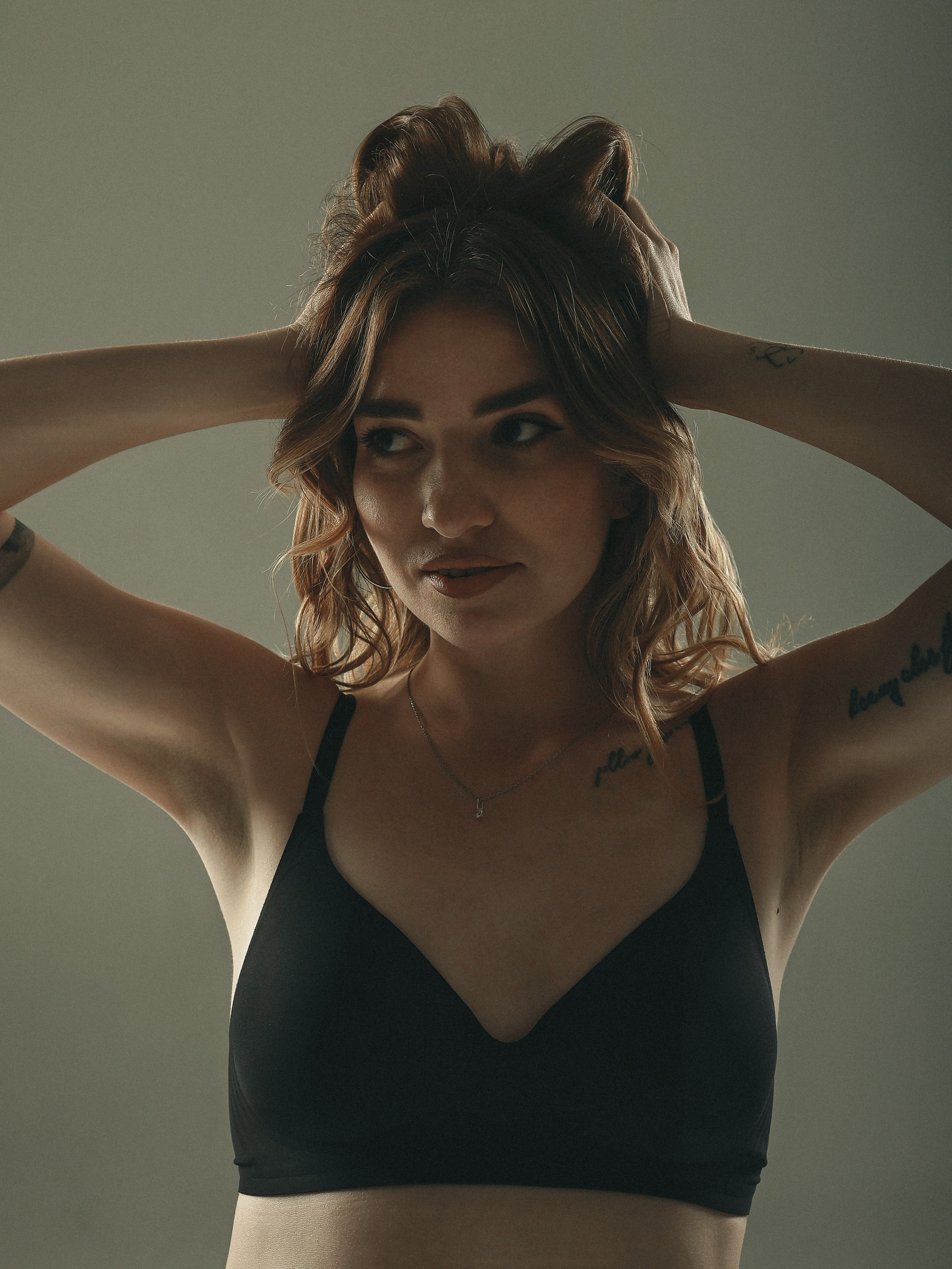 Студийная фотосессия на белой циклораме