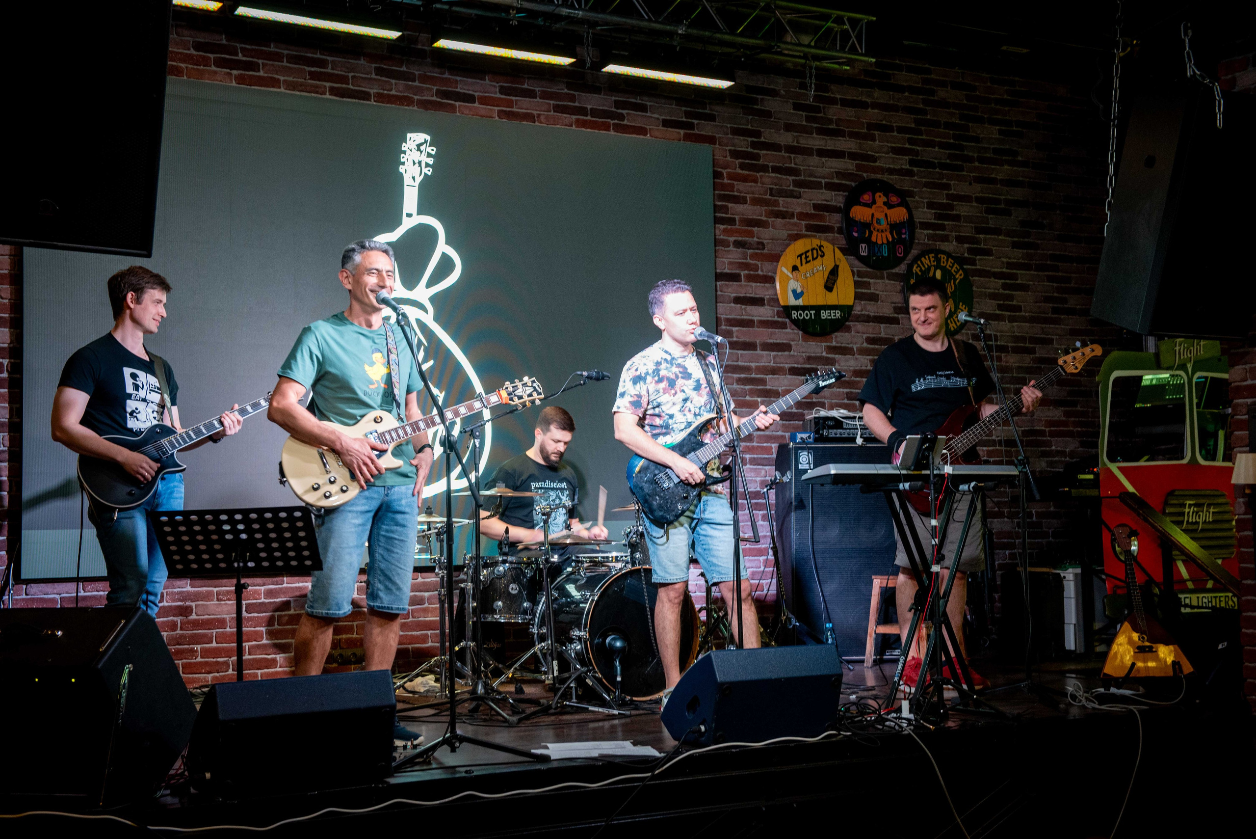 LifePub 21.05.2025. Московская кавер-группа BankBand