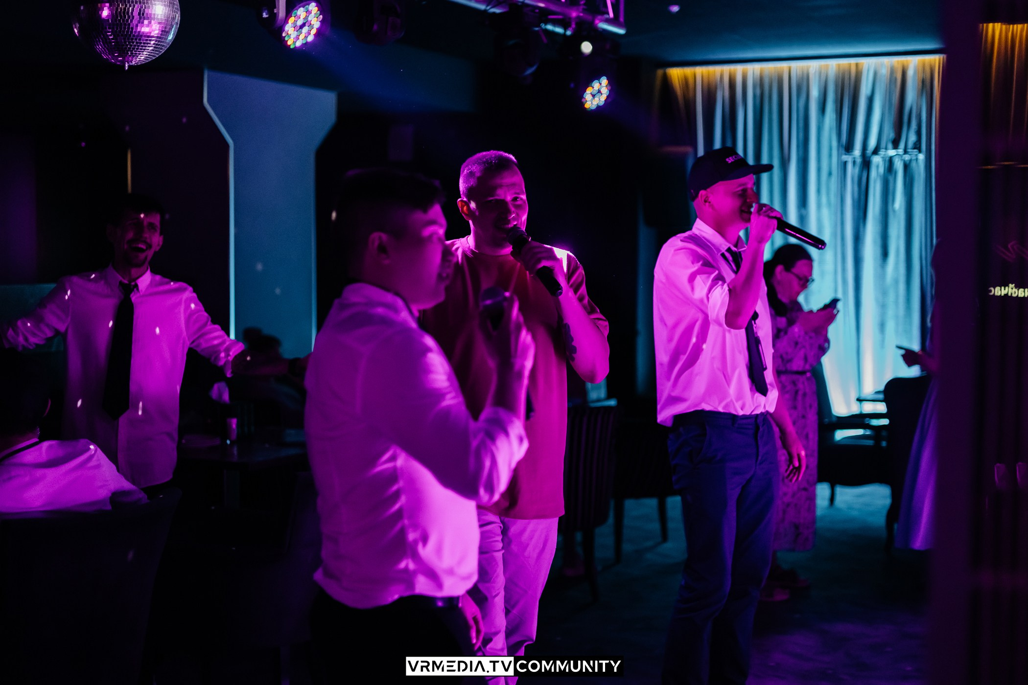 Караоке-бар «Volna»: День России