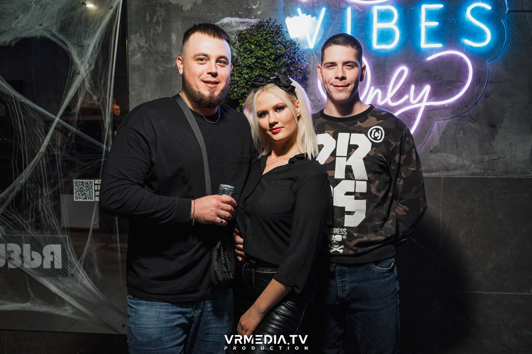 Halloween ARACHNOPHOBIA в баре «Друзья»