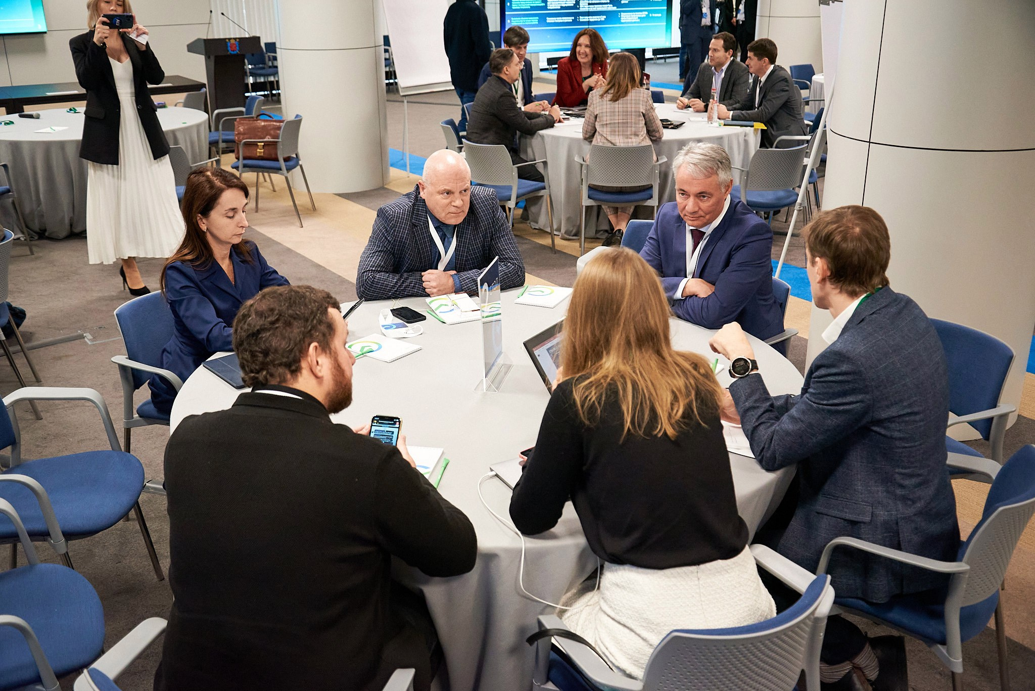 Дизайн-сессия ИИ трансформации Санкт-Петербурга. Иван Ступа, репортажный фотограф в Санкт-Петербурге и Ленинградской области