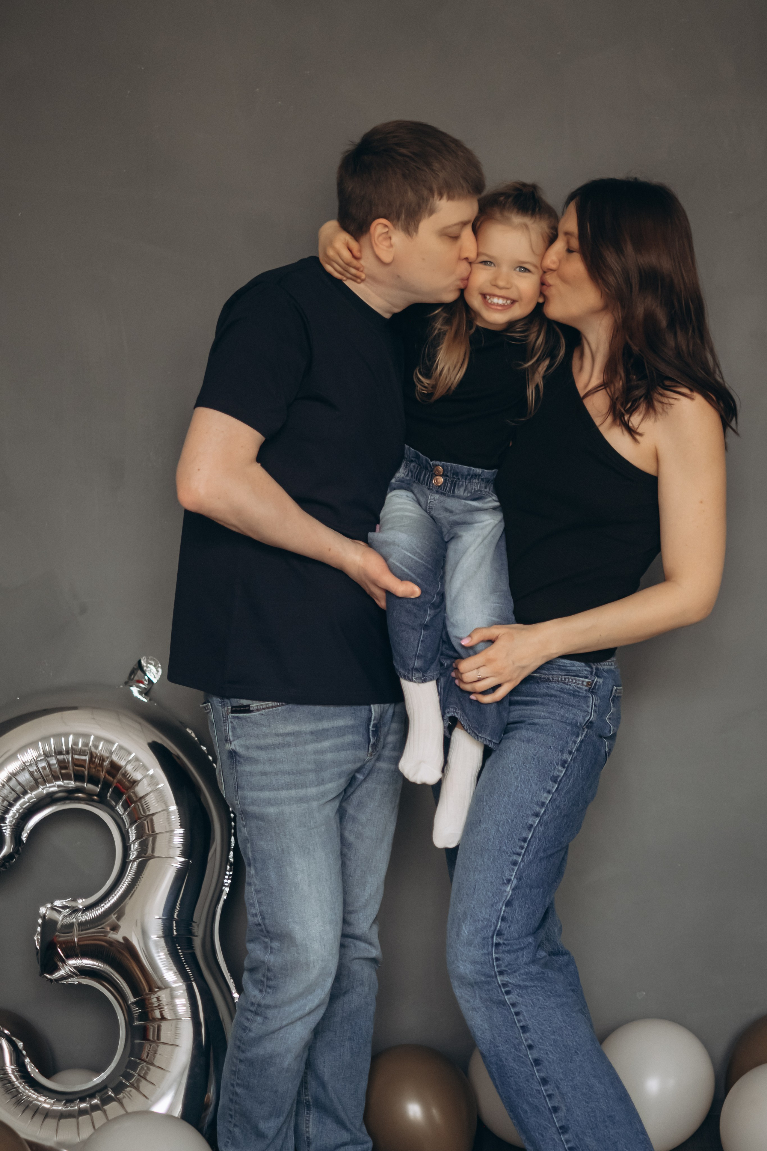 Фотосессия «День рождения» в минималистичной студии. Фотограф Новосибирск Анна Рождественская