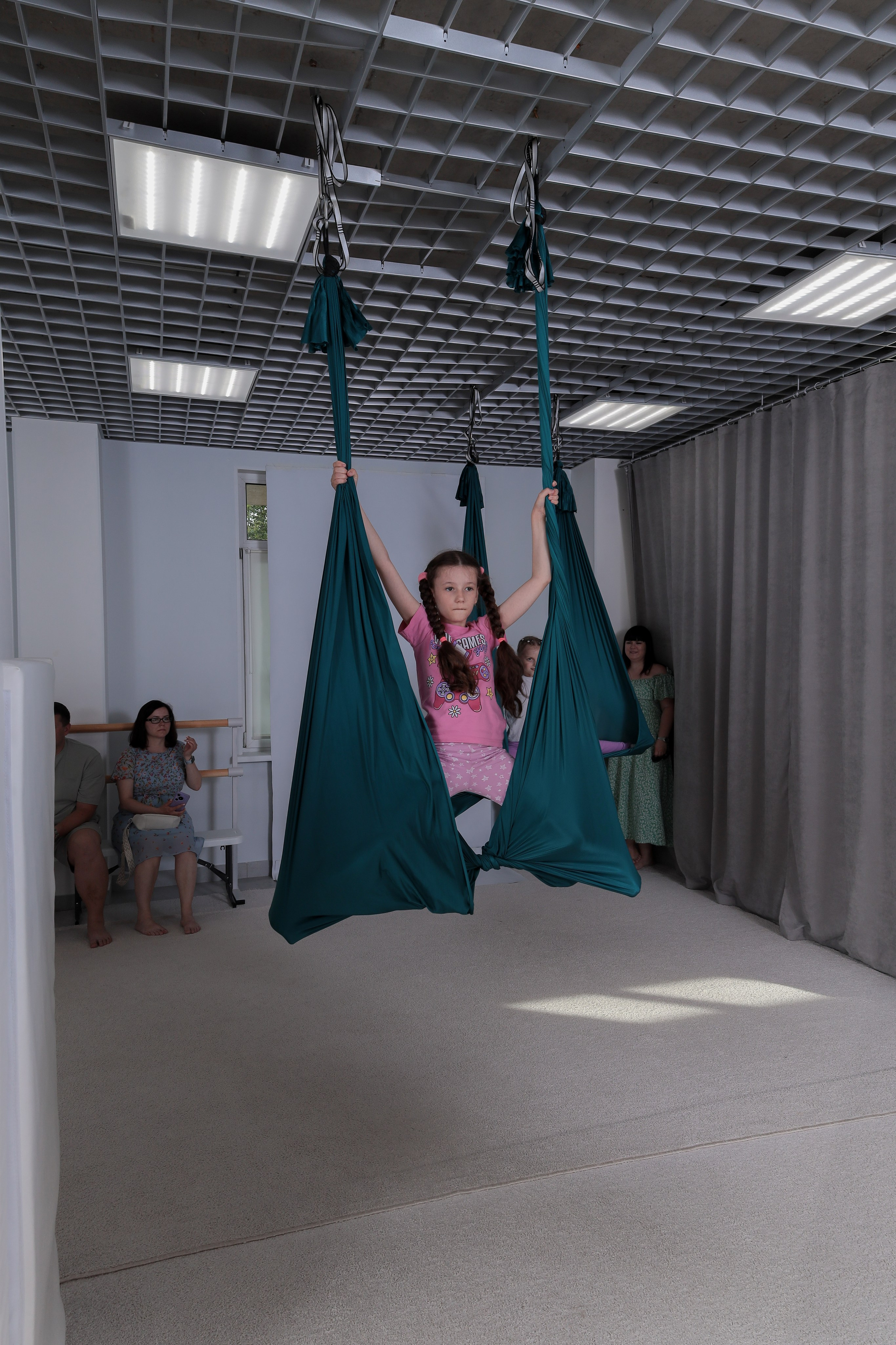 Детская аэройога. Фотограф Надршина Лилия