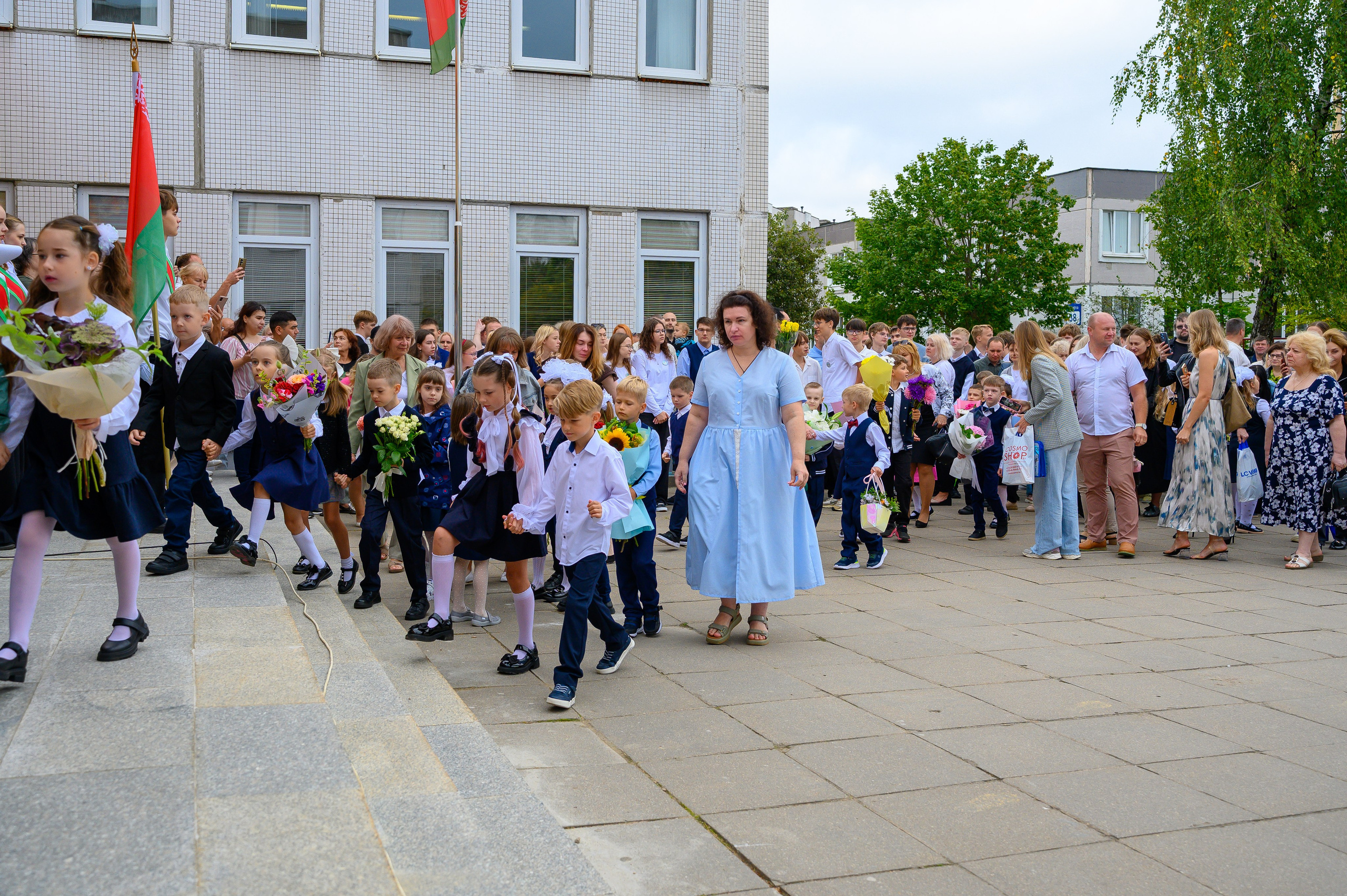 Вот звучит первый звонок, перед этим долгое приготовление к новому этапу в жизни, Яромир идет в школу. Фотоуслуги, услуги фотографа, фотографирование важных событий