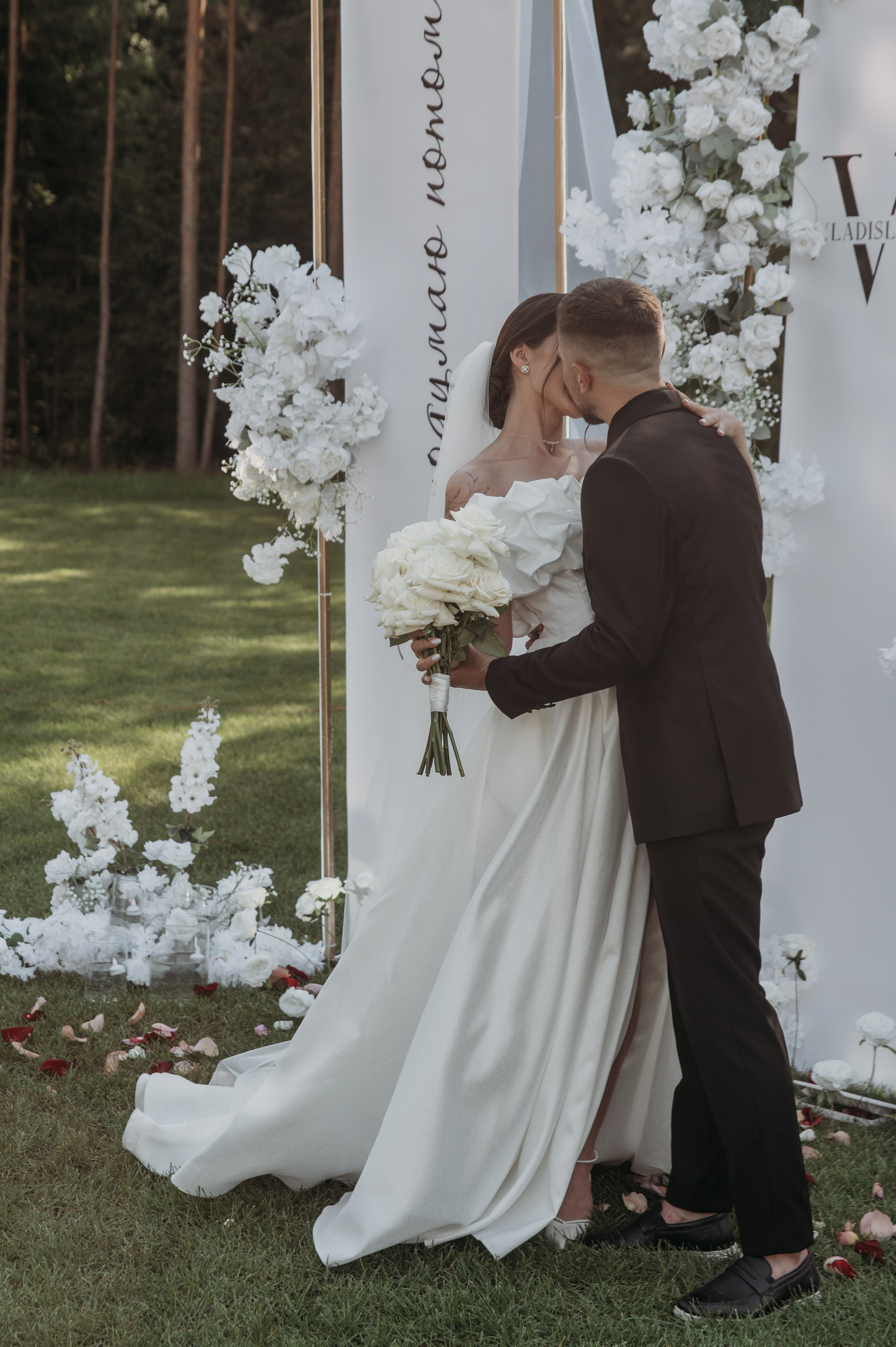 Свадебная фотосессия с утром невесты и красивым свадебным банкетом. Свадебный фотограф в Твери, Москве и Санкт-Петербурге Денисова Екатерина