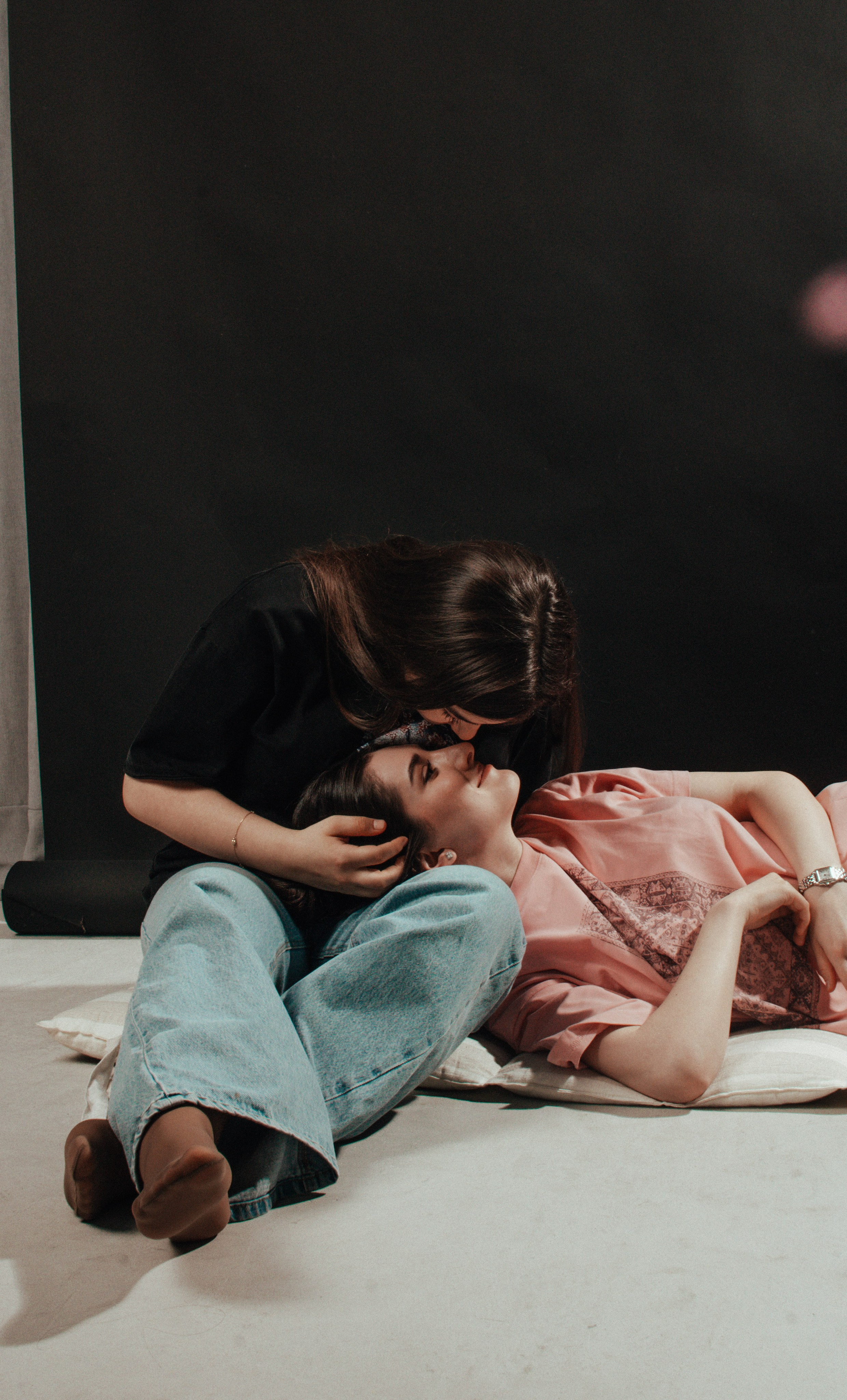 Родные сестра