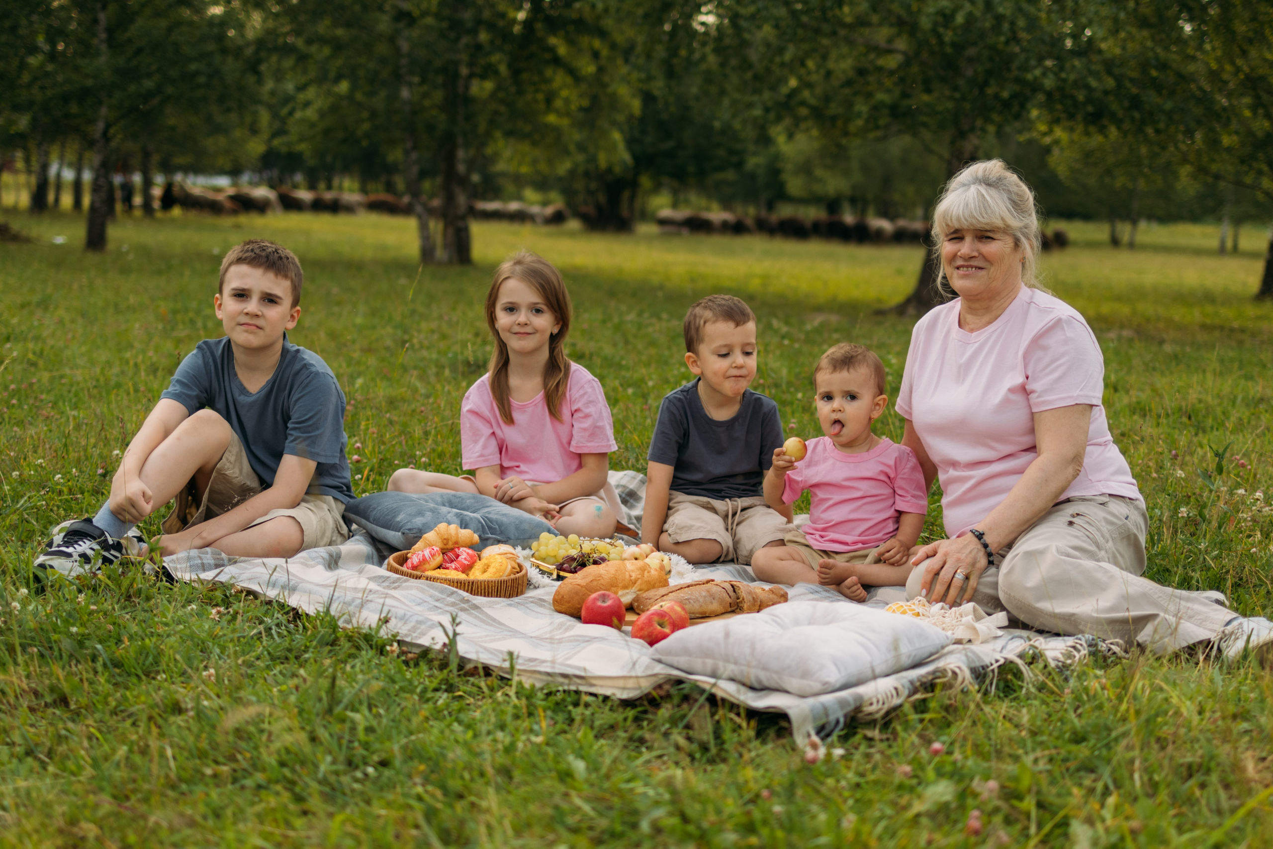 Бабушка с внуками. Фотограф Ирина Панина