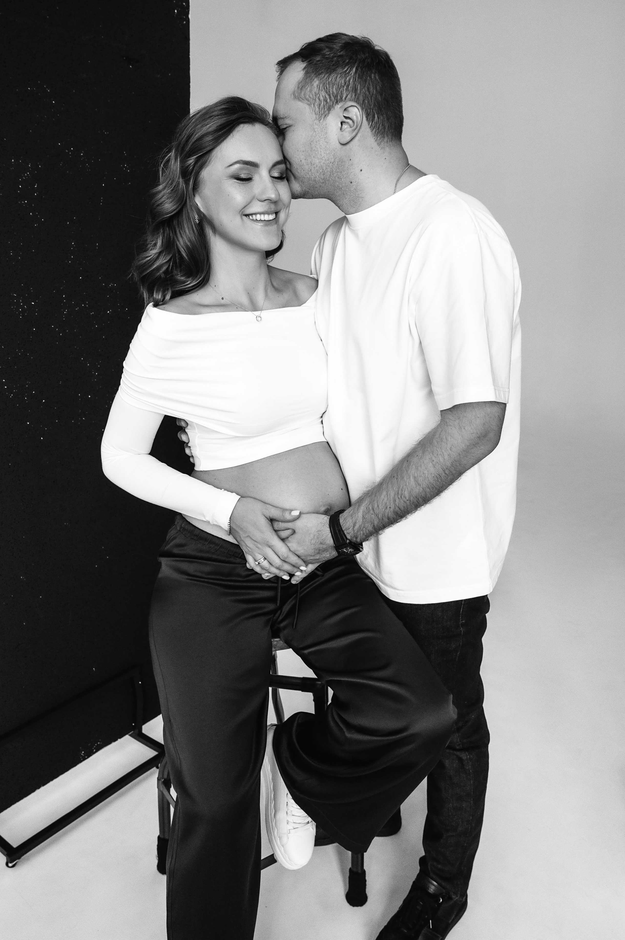 Виктория. Профессиональный фотограф беременности в СПБ. Стильные фотосессии беременности в стиле минимализм и классическая фотография