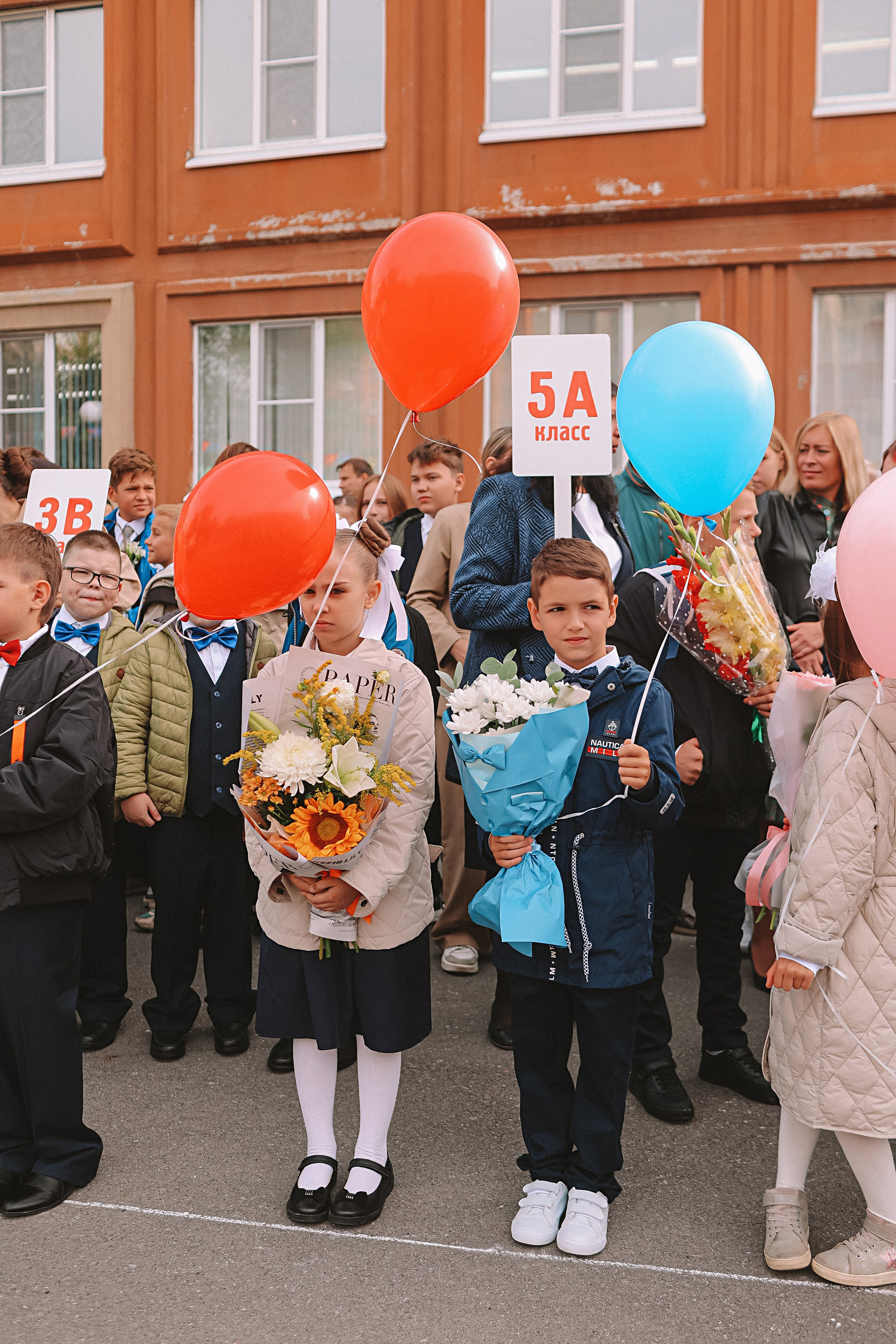 1 сентября линейка+кл час+портреты. Семейный фотограф Тюмень, фотограф на роды Салмина Мария
