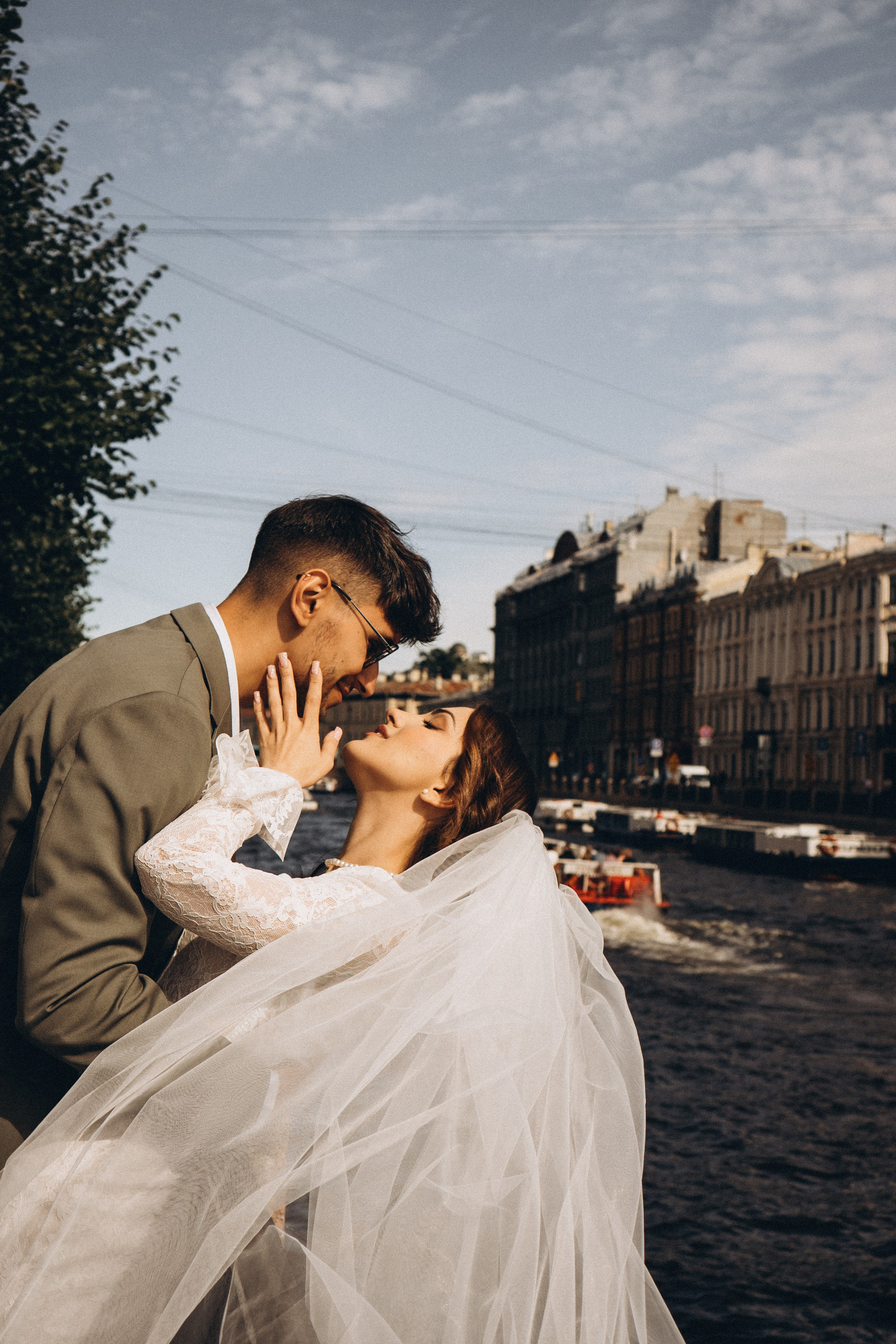 СВАДЕБНАЯ ПРОГУЛКА ВОЗЕ ИСАИКЕВСКОГО СОБОРА АСТОРИИ И ЗАКОНОДАЛЕТНОГО СОБРАНИЯ. Профессиональный фотограф, Санкт-Петербург — Виктория Богомолова