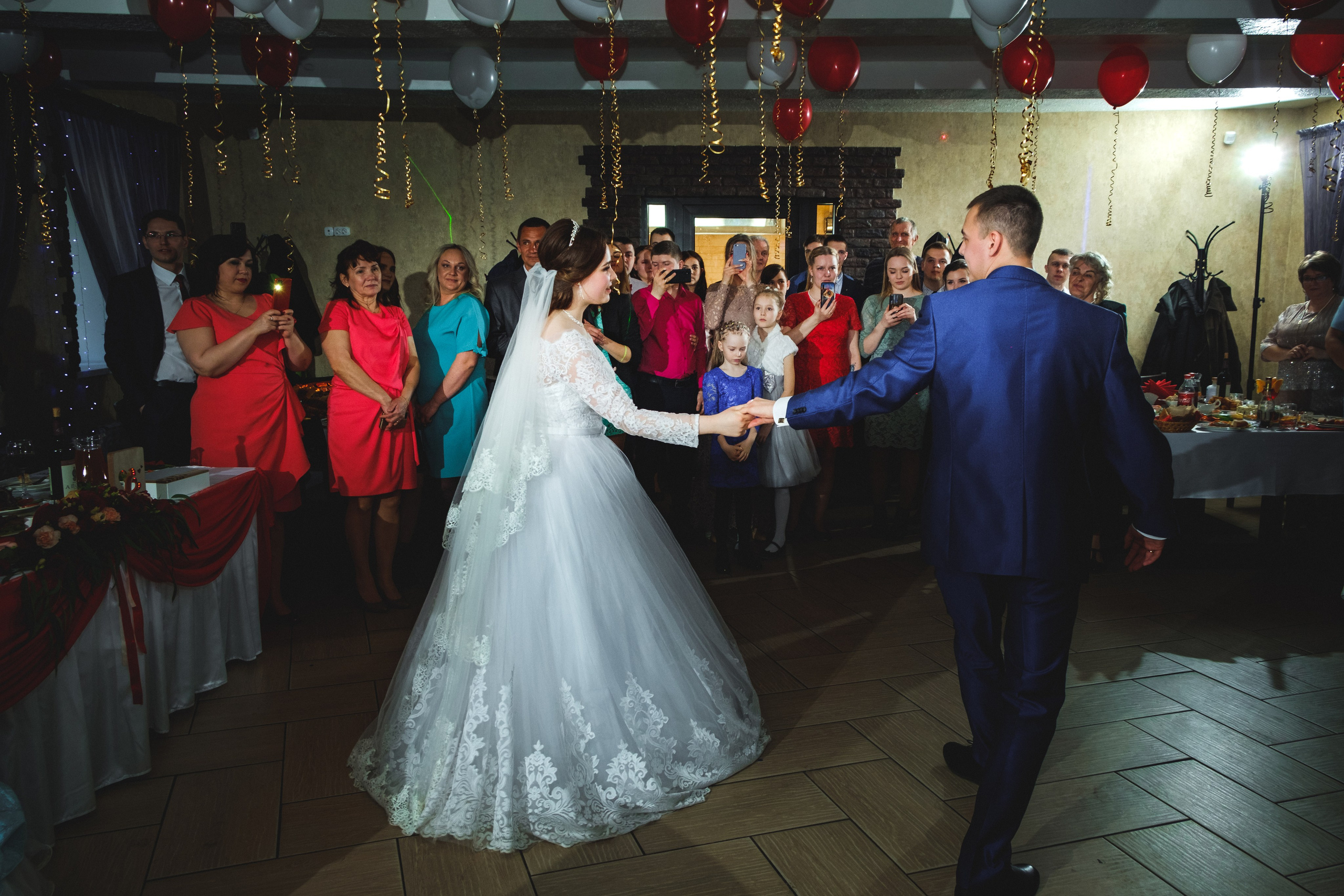 Вадим и Ангелина свадебная фотосессия и банкет. Свадебный и семейный фотограф в г. Волхов Алексей Кочерыжкин