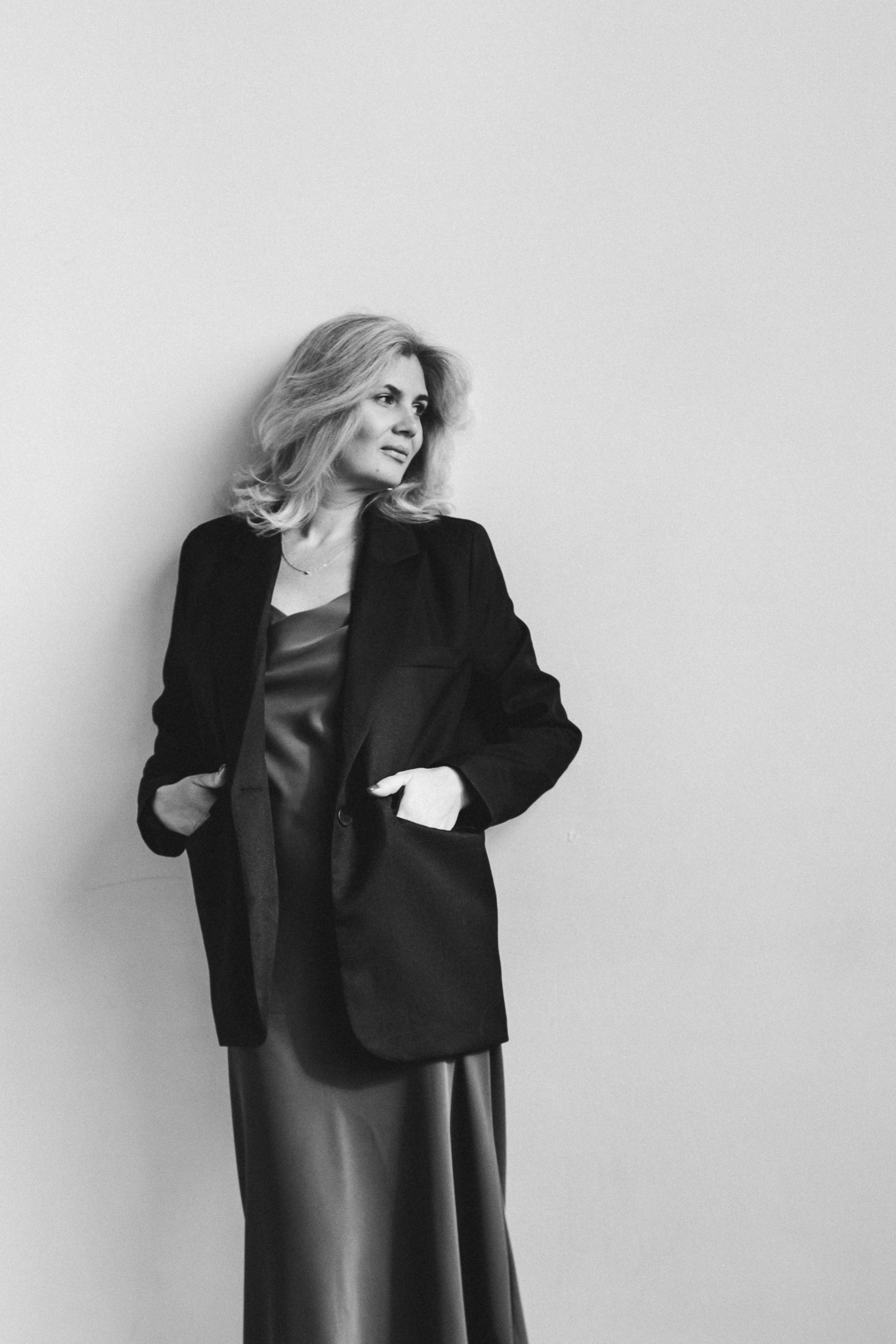 Индивидуальная студийная женская черно-белая фотосессия. Женский портретный фотограф в Нижнем Новгороде и Москве, Юлия Балашова