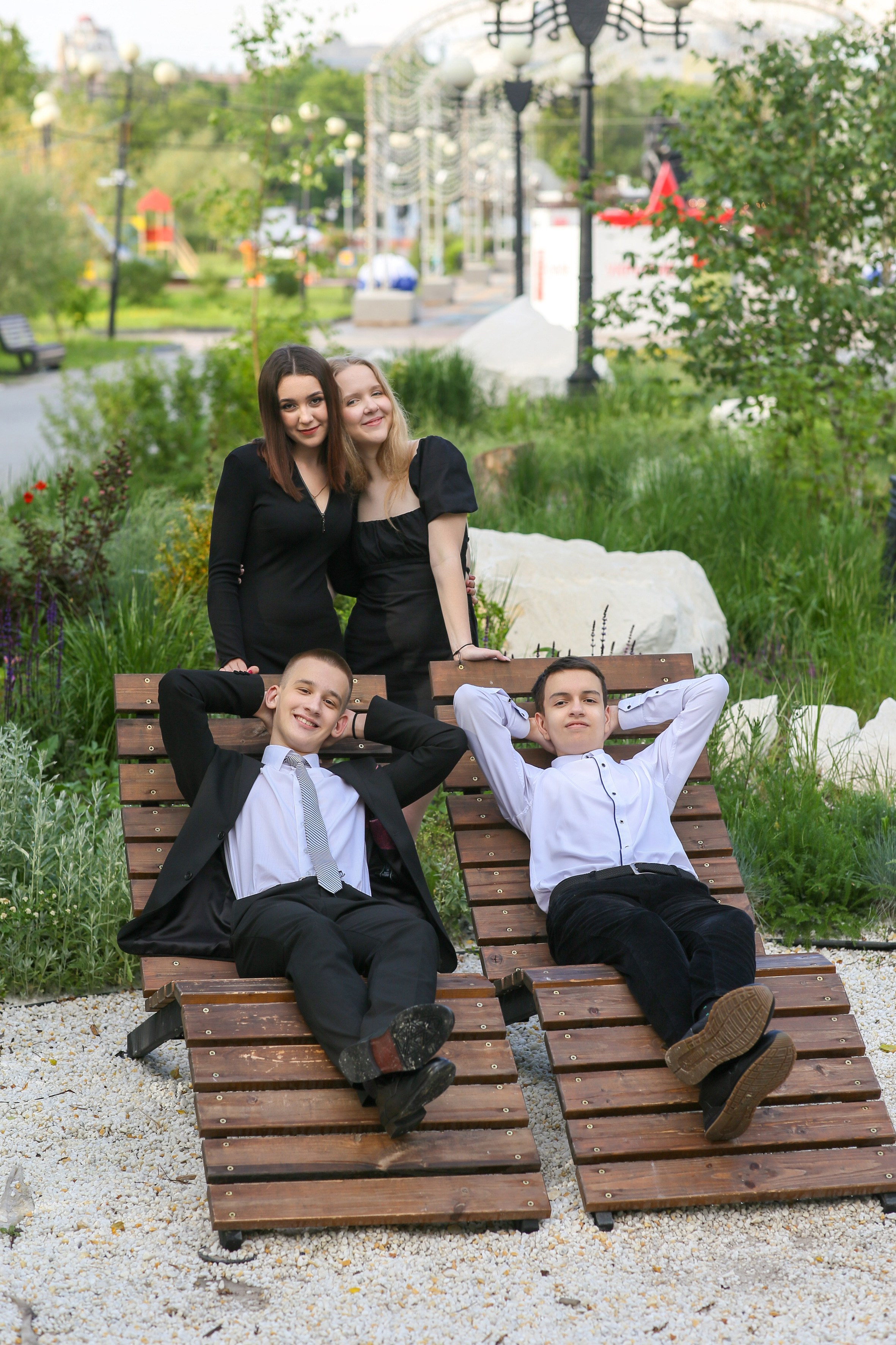 Уличная фотосессия выпускников. Школьные выпускные альбомы в Белгороде