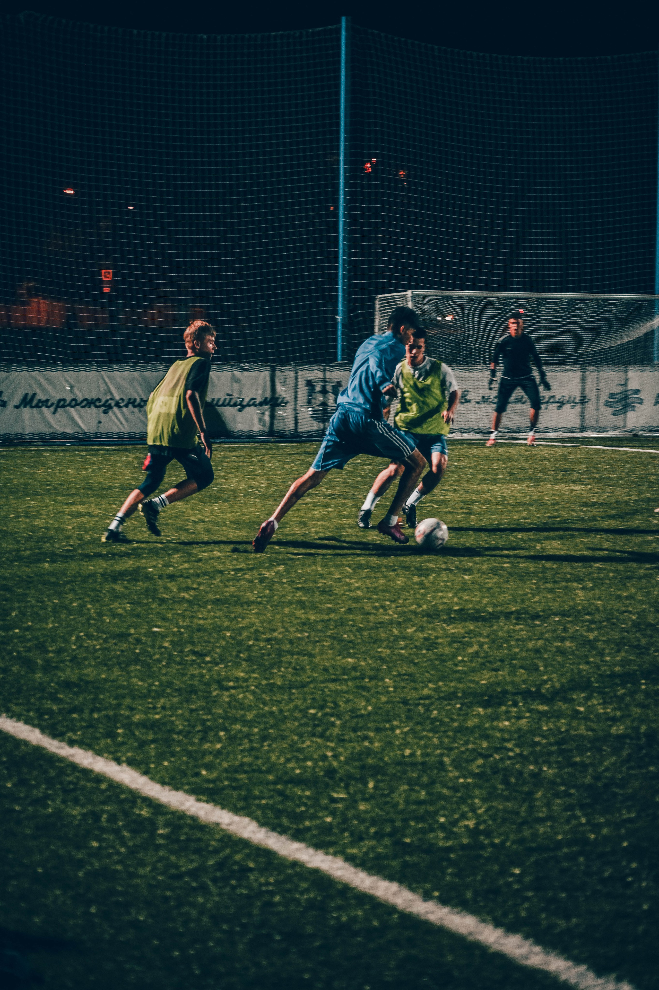 Фотосъёмка футбольной тренировки на стадионе. Фотограф Александр Орымбаев
