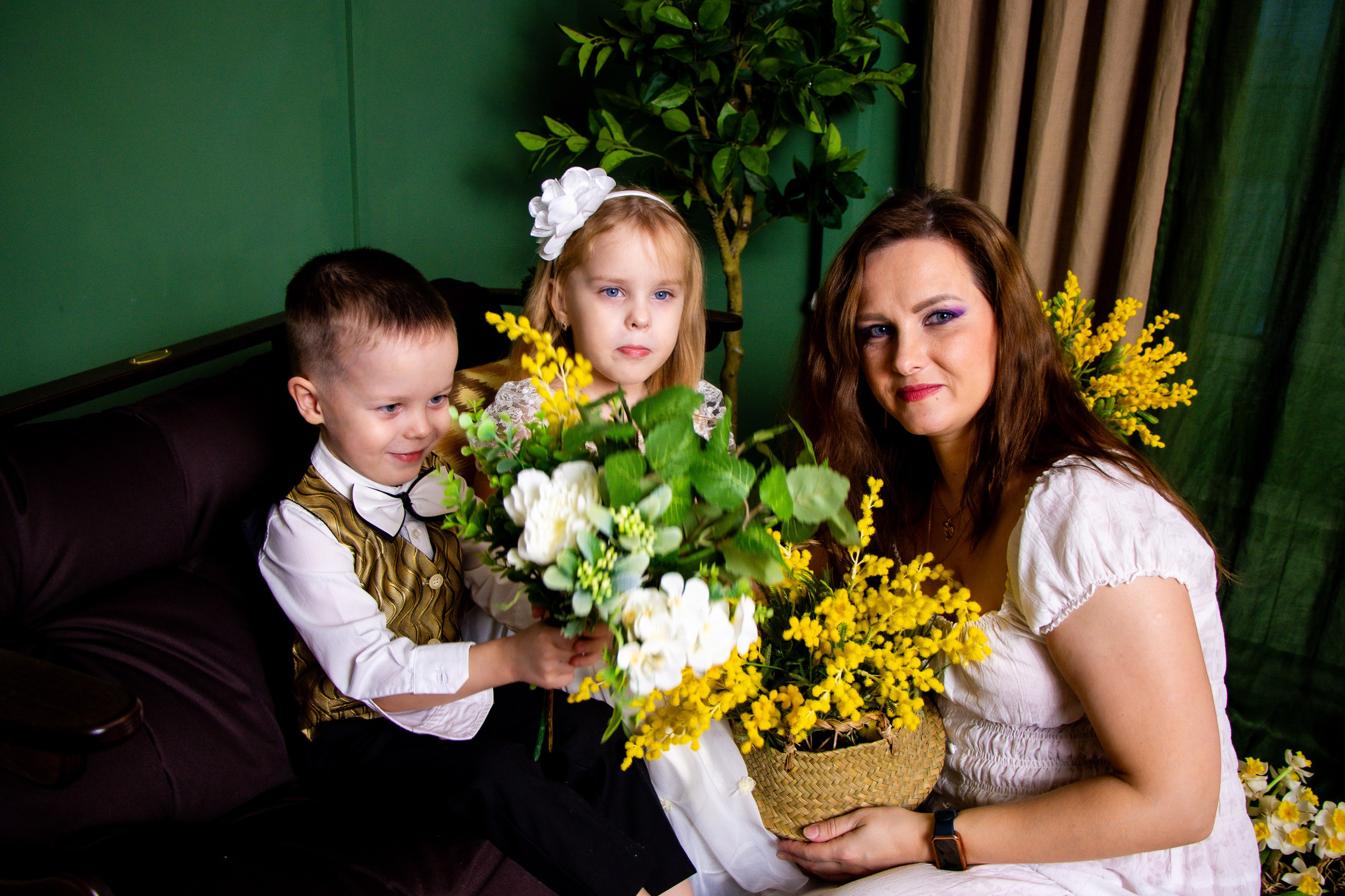 Семейная съемка с мимозой. Фотограф Татьяна Матрос