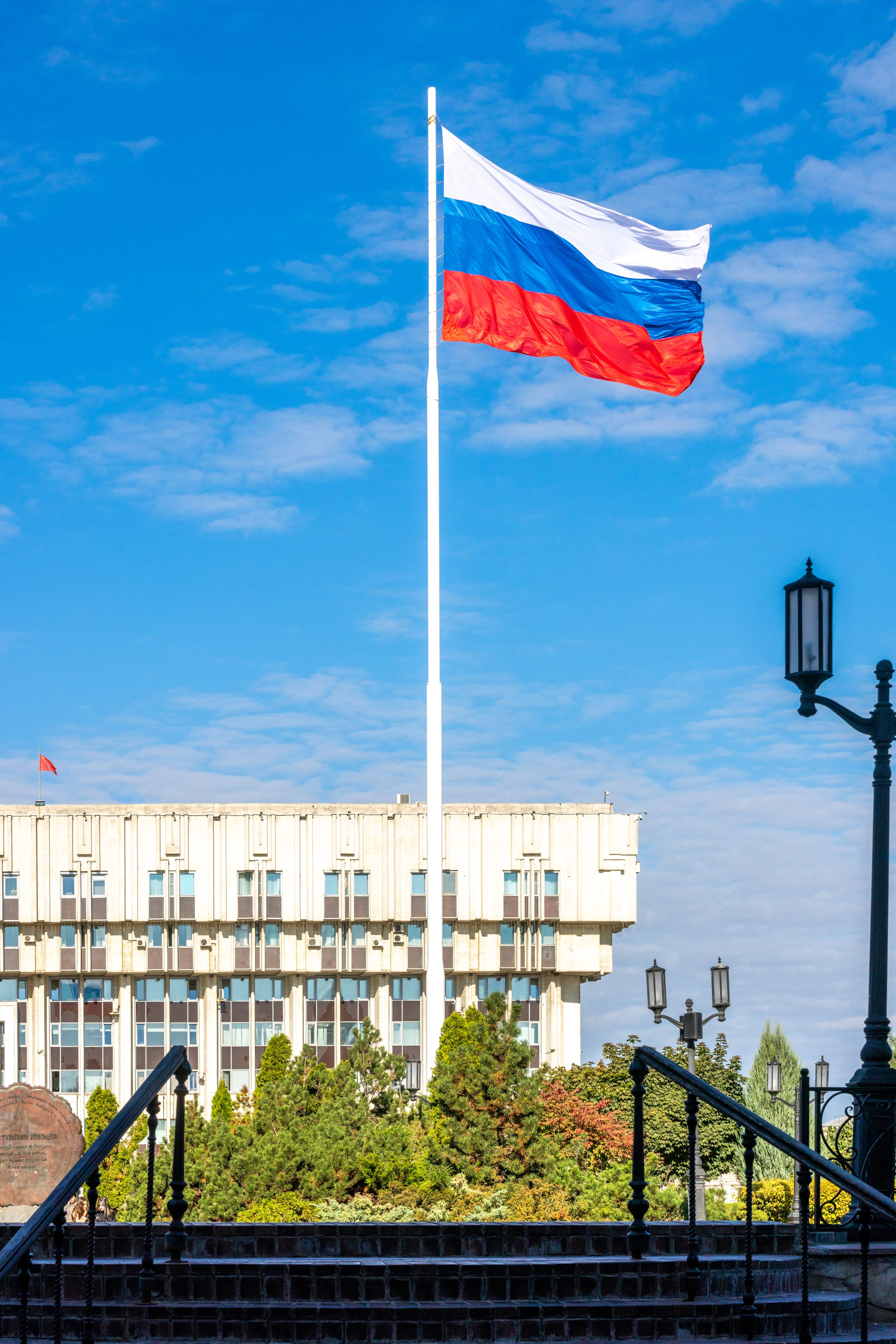 Российский флаг в центре города-Героя — Тула. Фотограф в Туле Крупский АнДРей. Фотостудия «КАДР71» в Туле