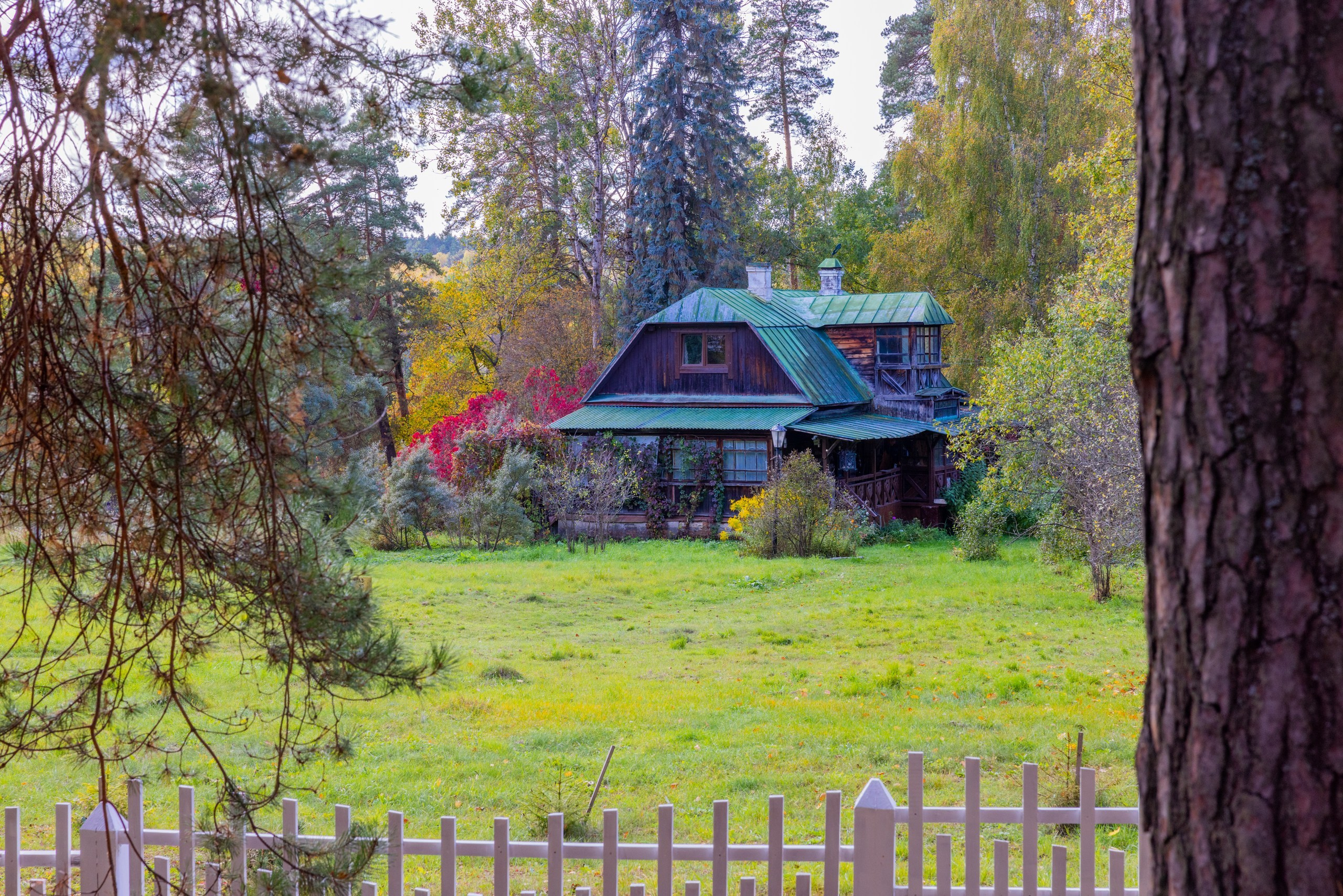 Музейный комплекс Поленово золотой осенью. Фотограф в Туле Крупский АнДРей. Фотостудия «КАДР71» в Туле