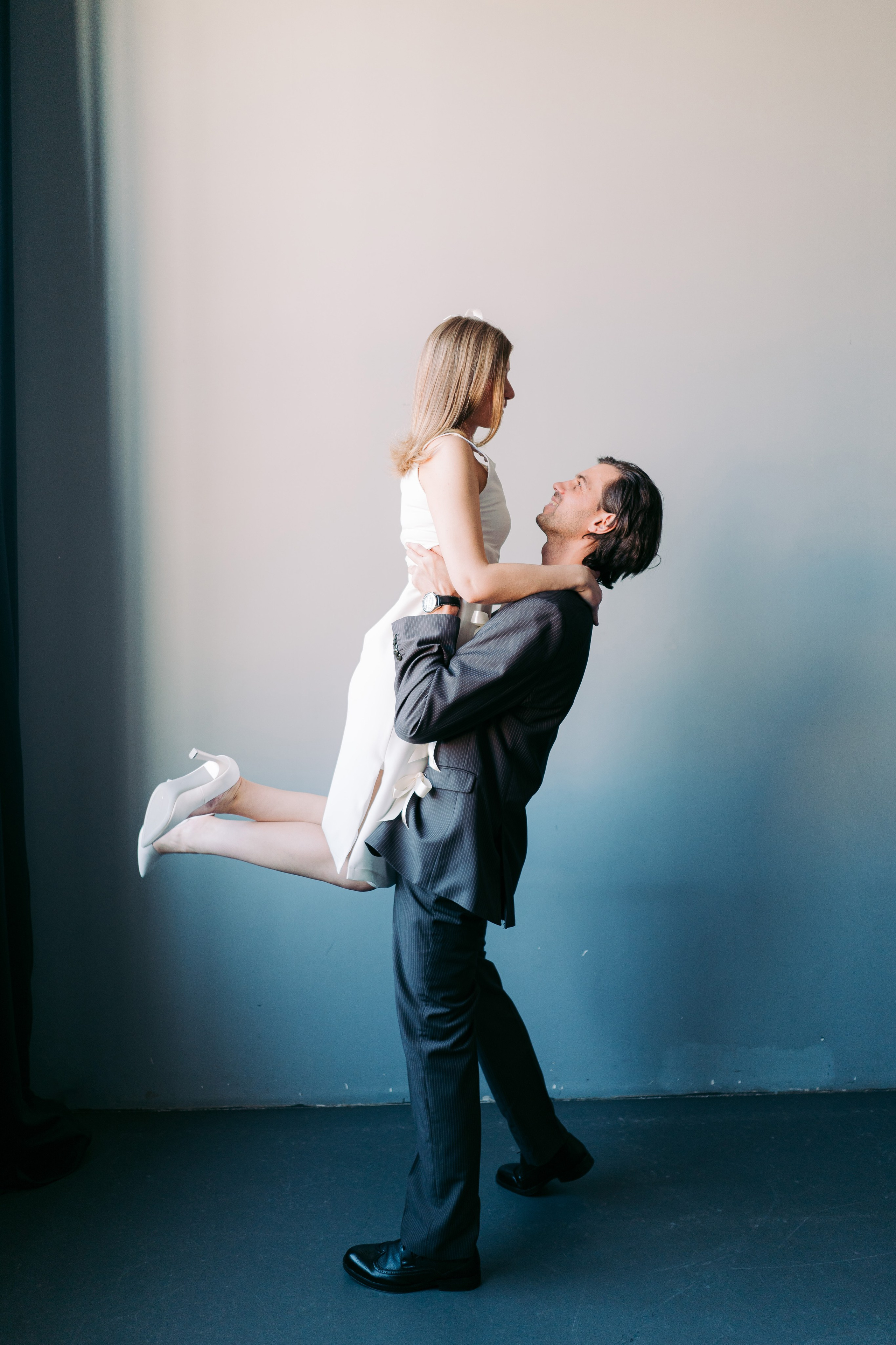 Свадебная фотосессия для двоих в студии, камерная свадьба в Москве