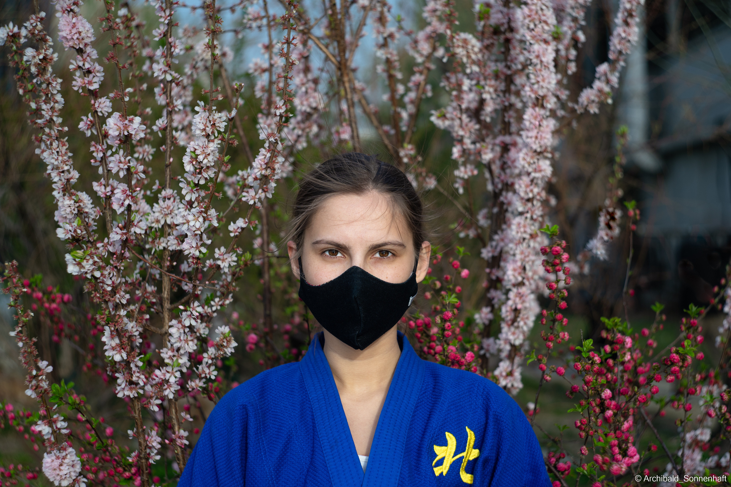 Alina Ermakova with her Judoga. Photographer in Guangzhou, China. Archibald Sonnenhaft