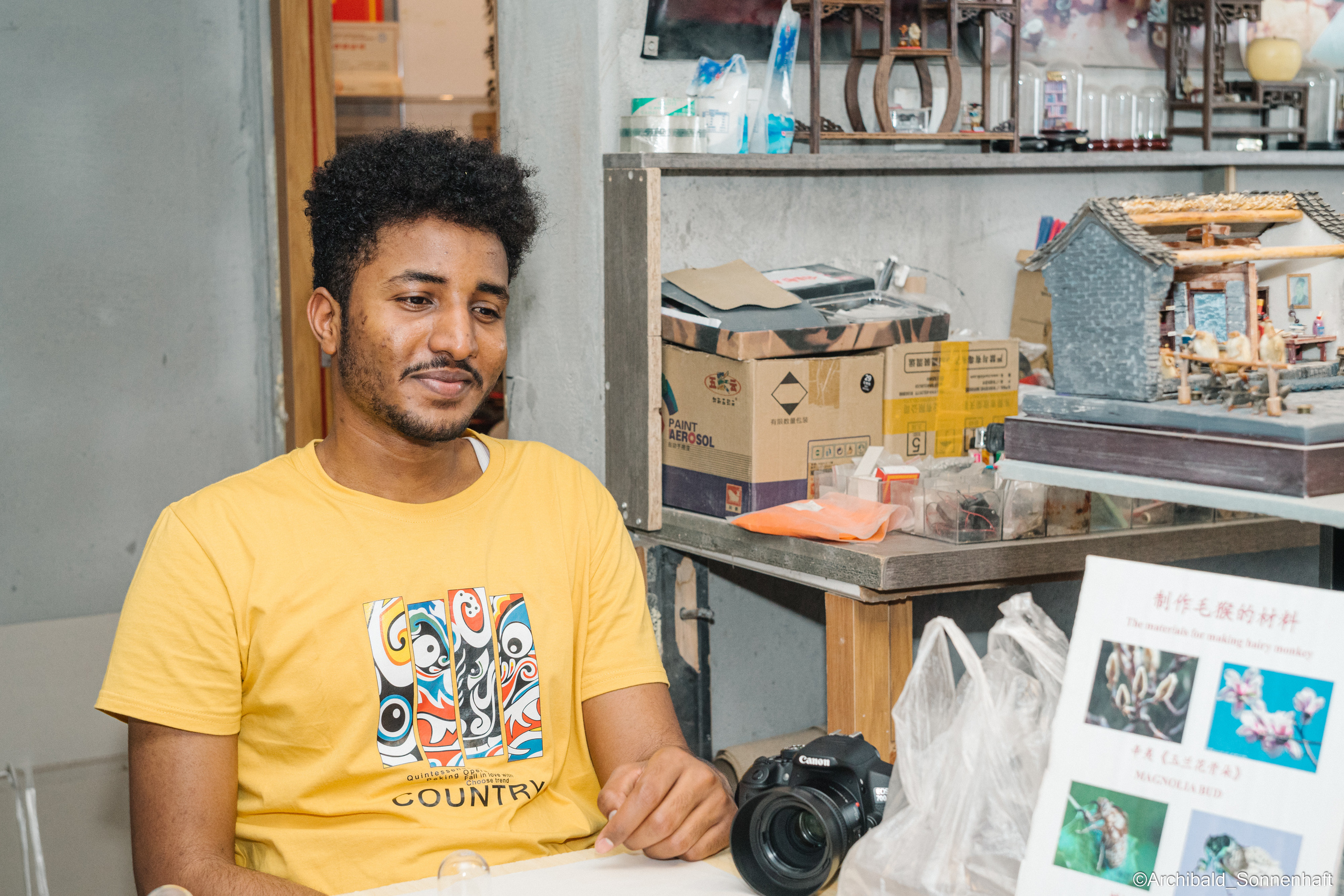 Tianjin specialty “hairy monkey”. Photographer in Guangzhou, China. Archibald Sonnenhaft