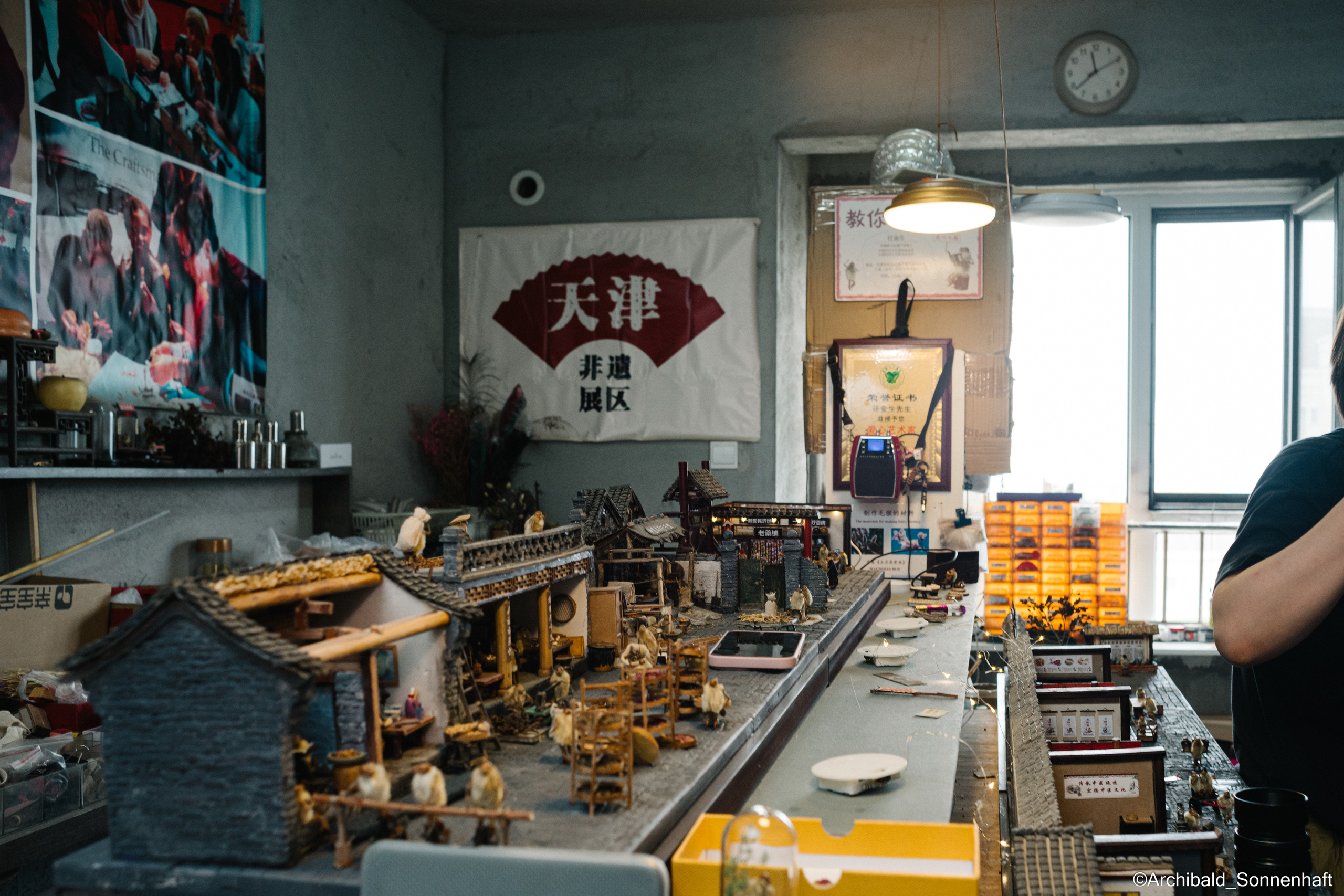 Tianjin specialty “hairy monkey”. Photographer in Guangzhou, China. Archibald Sonnenhaft