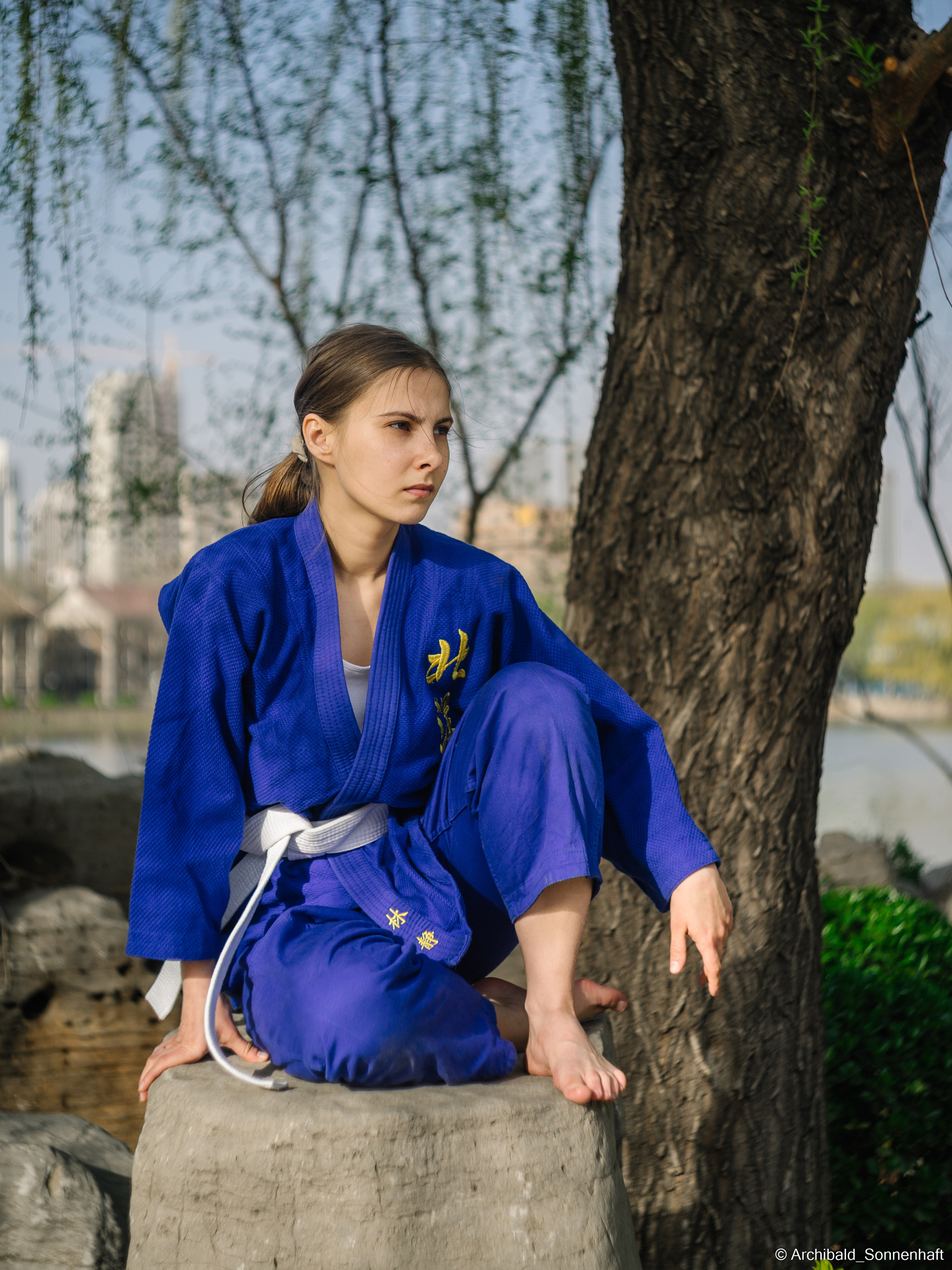Alina Ermakova with her Judoga. Photographer in Guangzhou, China. Archibald Sonnenhaft