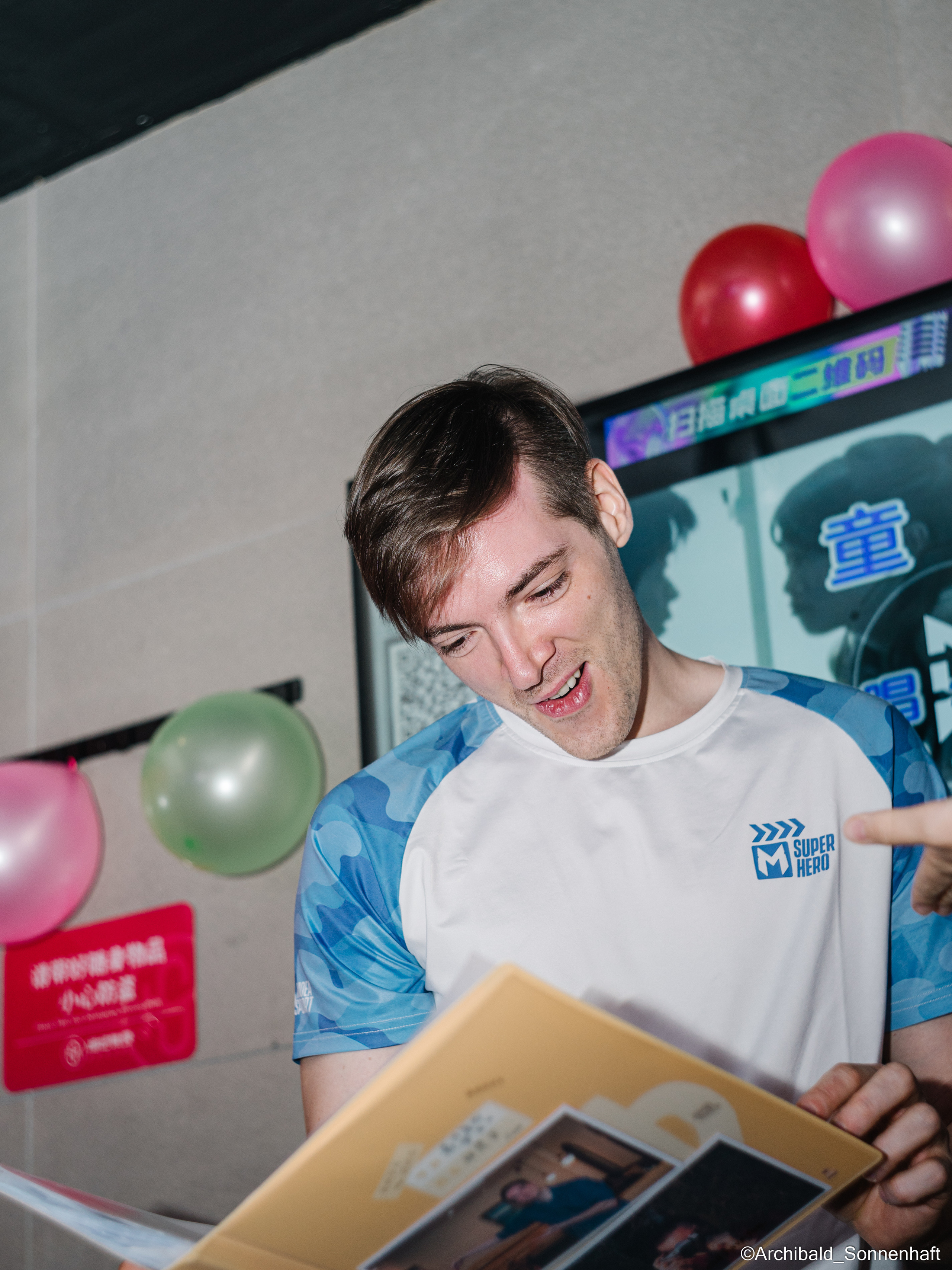 Goodbye Juan!. Photographer in Guangzhou, China. Archibald Sonnenhaft