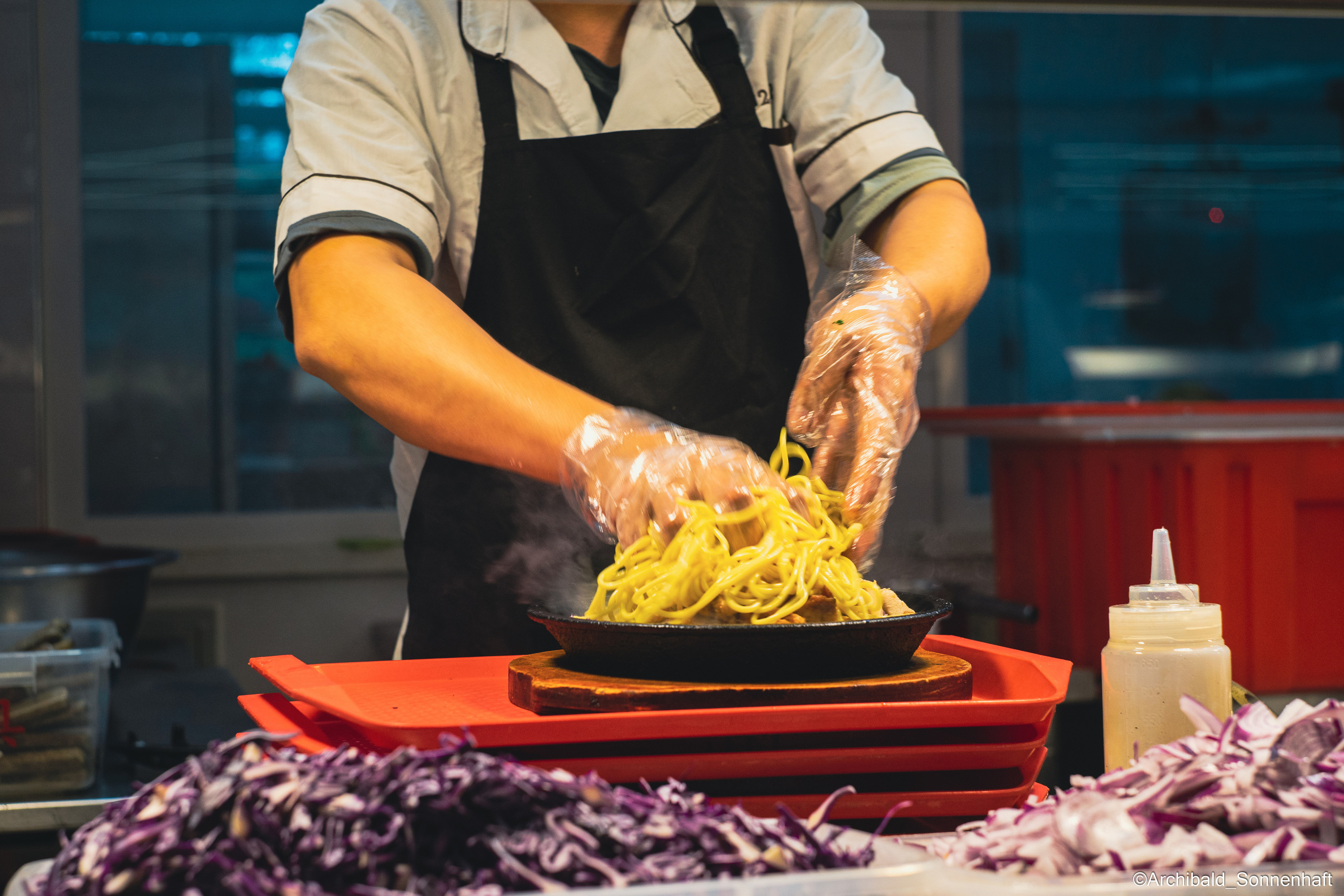 Not only delicacies! Have you ever ate this?. Photographer in Guangzhou, China. Archibald Sonnenhaft