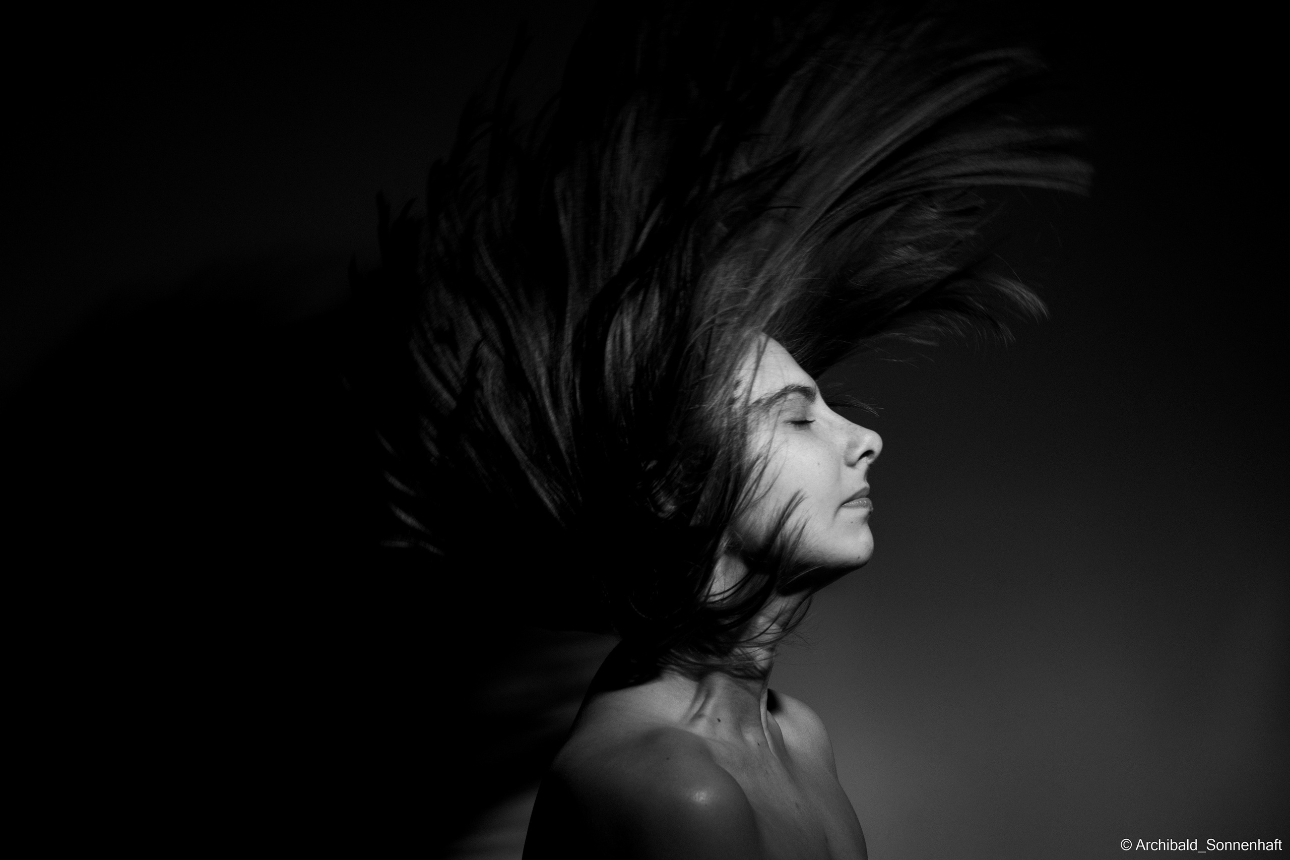 Cheking my new flash with Alina. Photographer in Guangzhou, China. Archibald Sonnenhaft