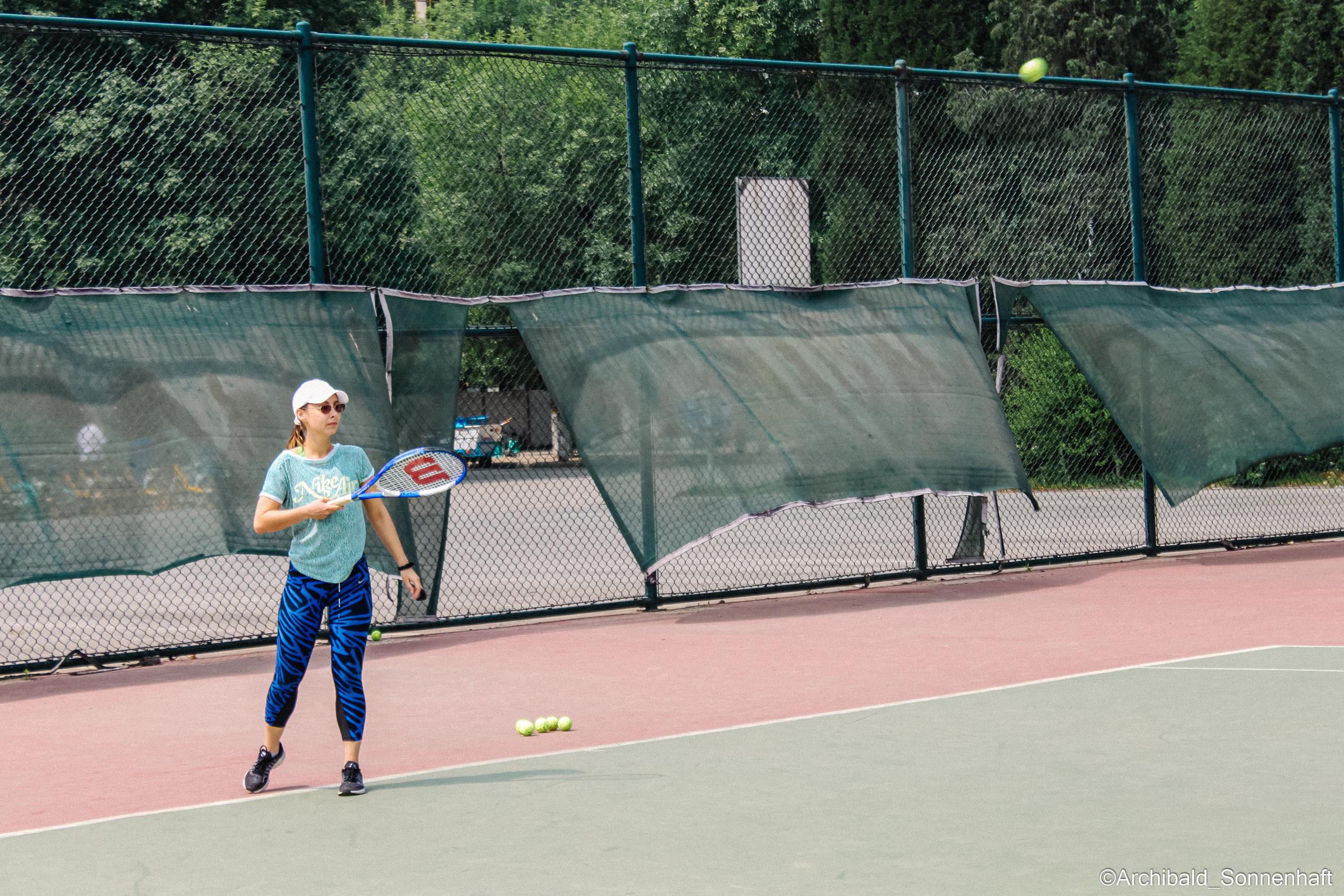 Tennis morning. Photographer in Guangzhou, China. Archibald Sonnenhaft