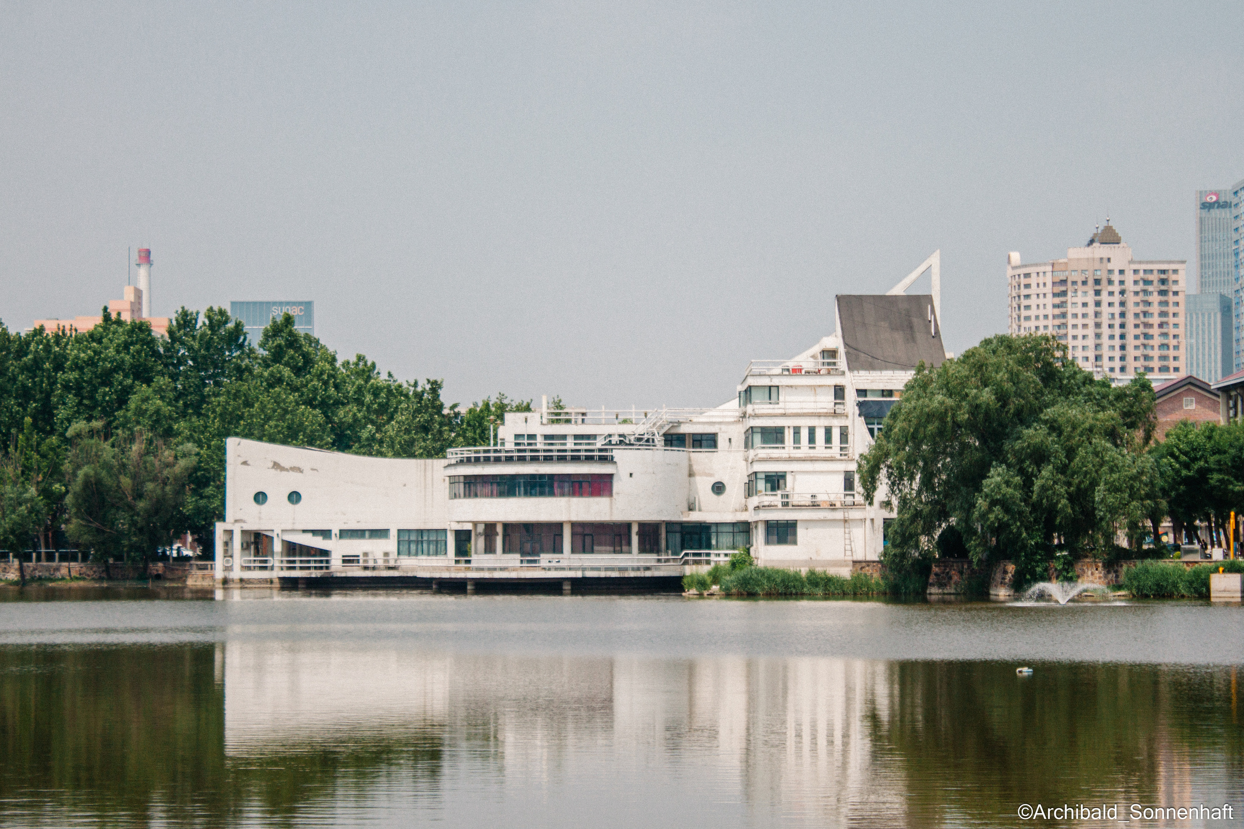 Tennis morning. Photographer in Guangzhou, China. Archibald Sonnenhaft