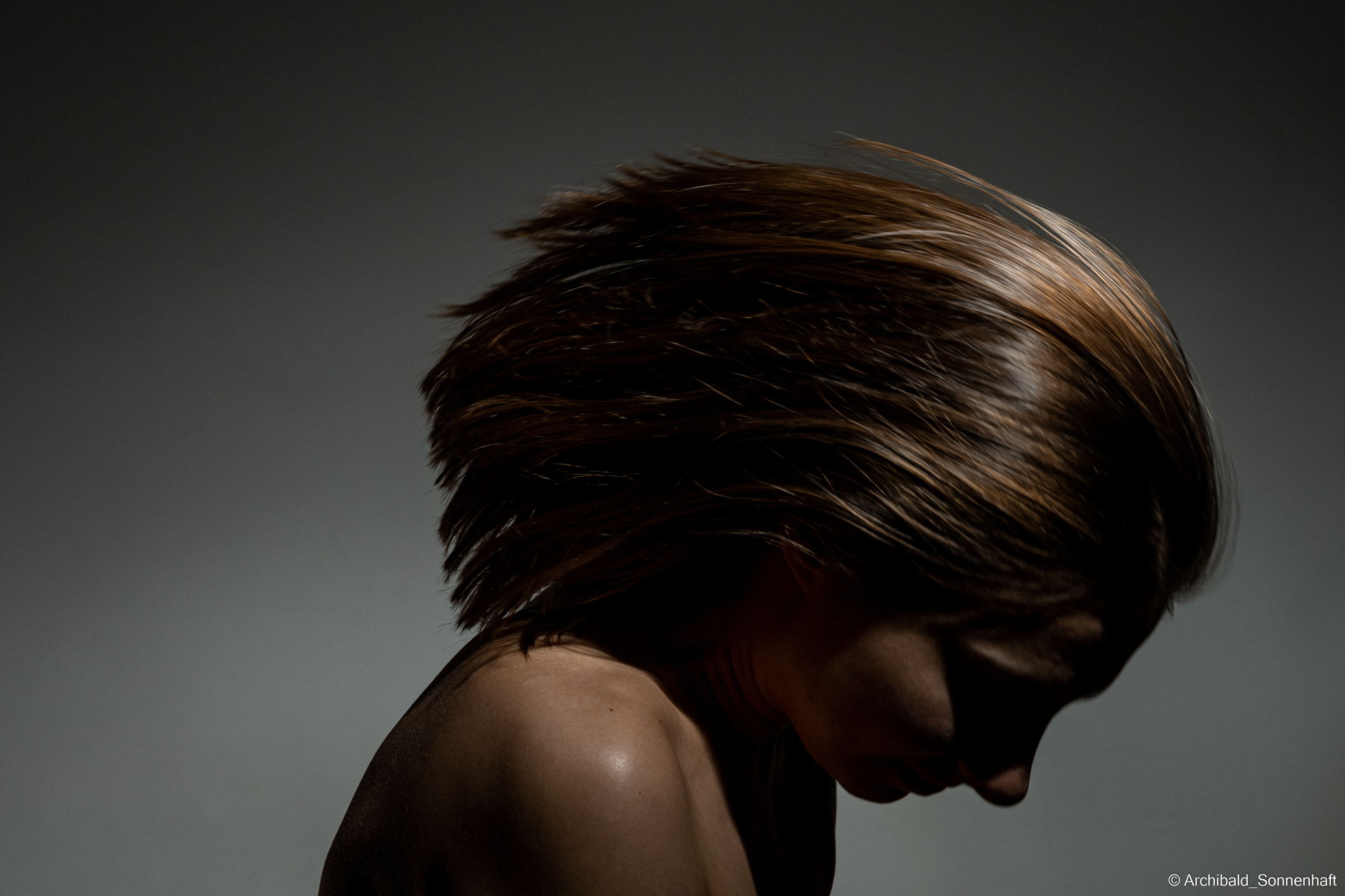 Cheking my new flash with Alina. Photographer in Guangzhou, China. Archibald Sonnenhaft