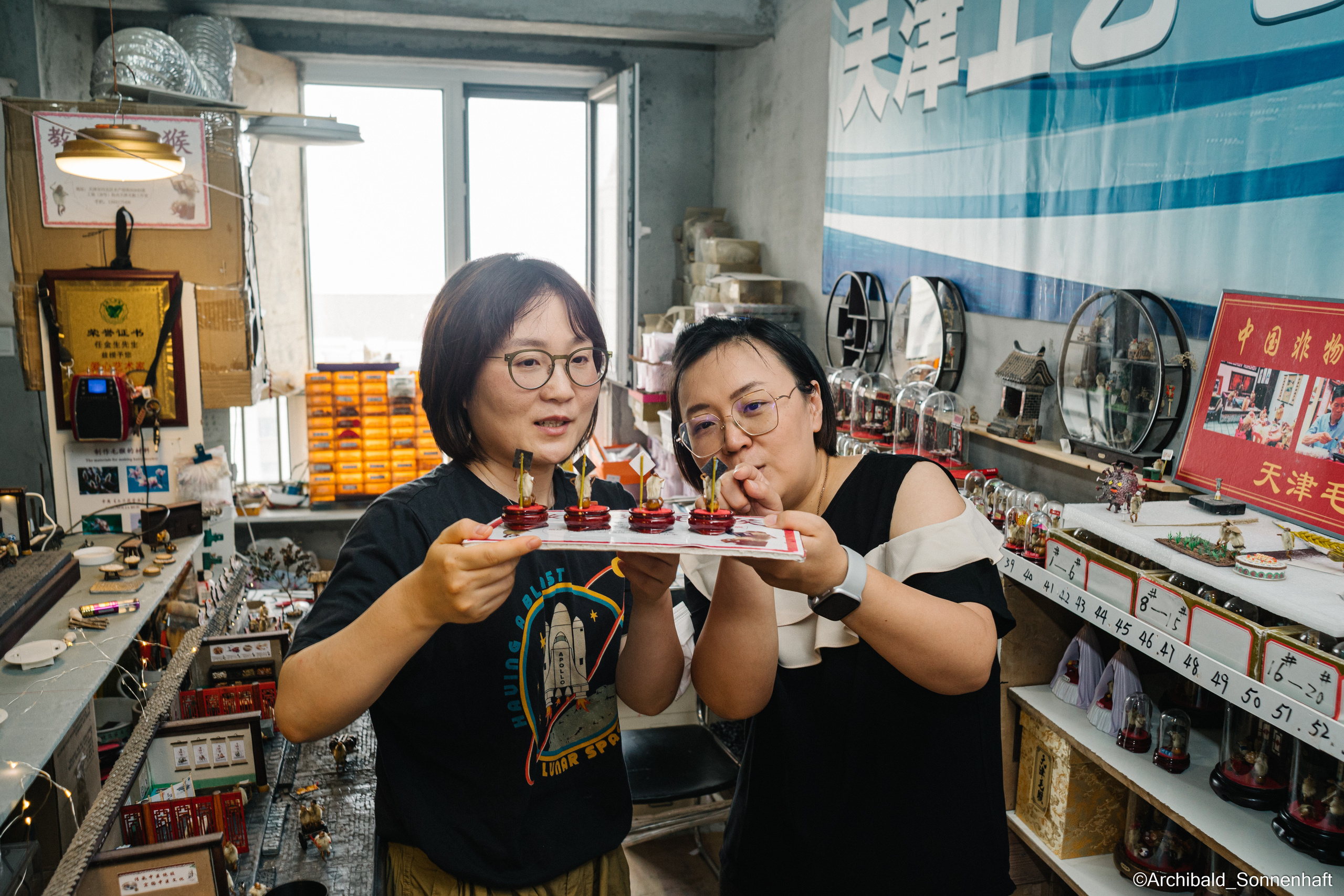 Tianjin specialty “hairy monkey”. Photographer in Guangzhou, China. Archibald Sonnenhaft
