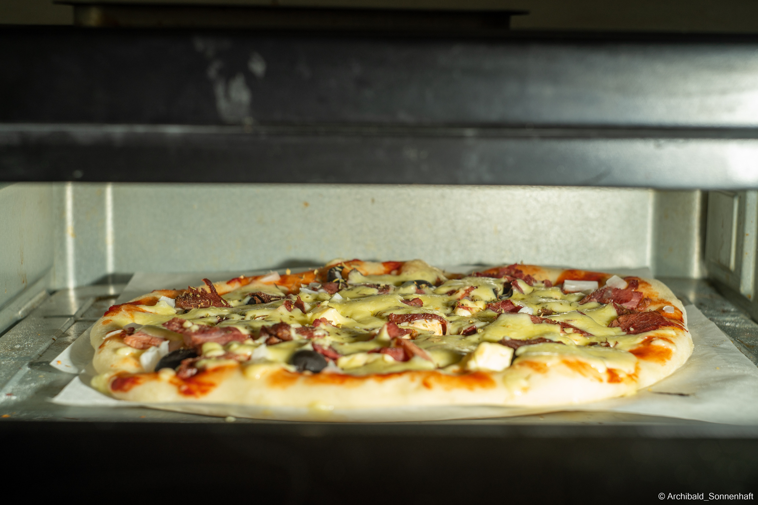 Yammy pizza!. Photographer in Guangzhou, China. Archibald Sonnenhaft