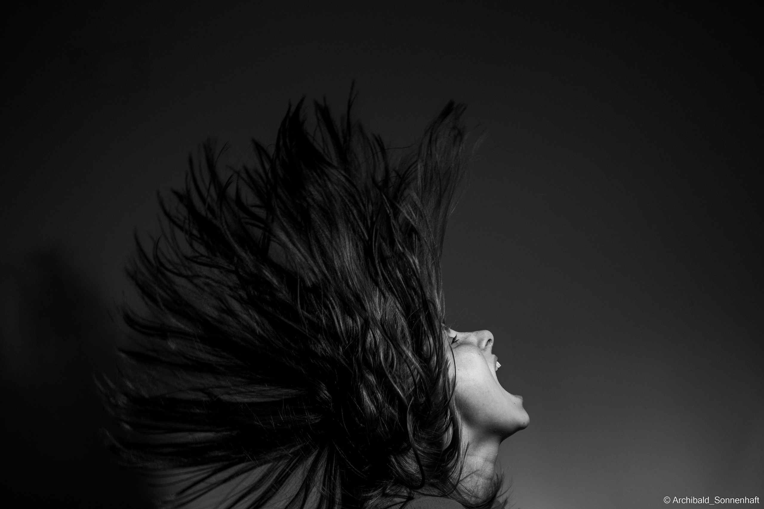 Cheking my new flash with Alina. Photographer in Guangzhou, China. Archibald Sonnenhaft