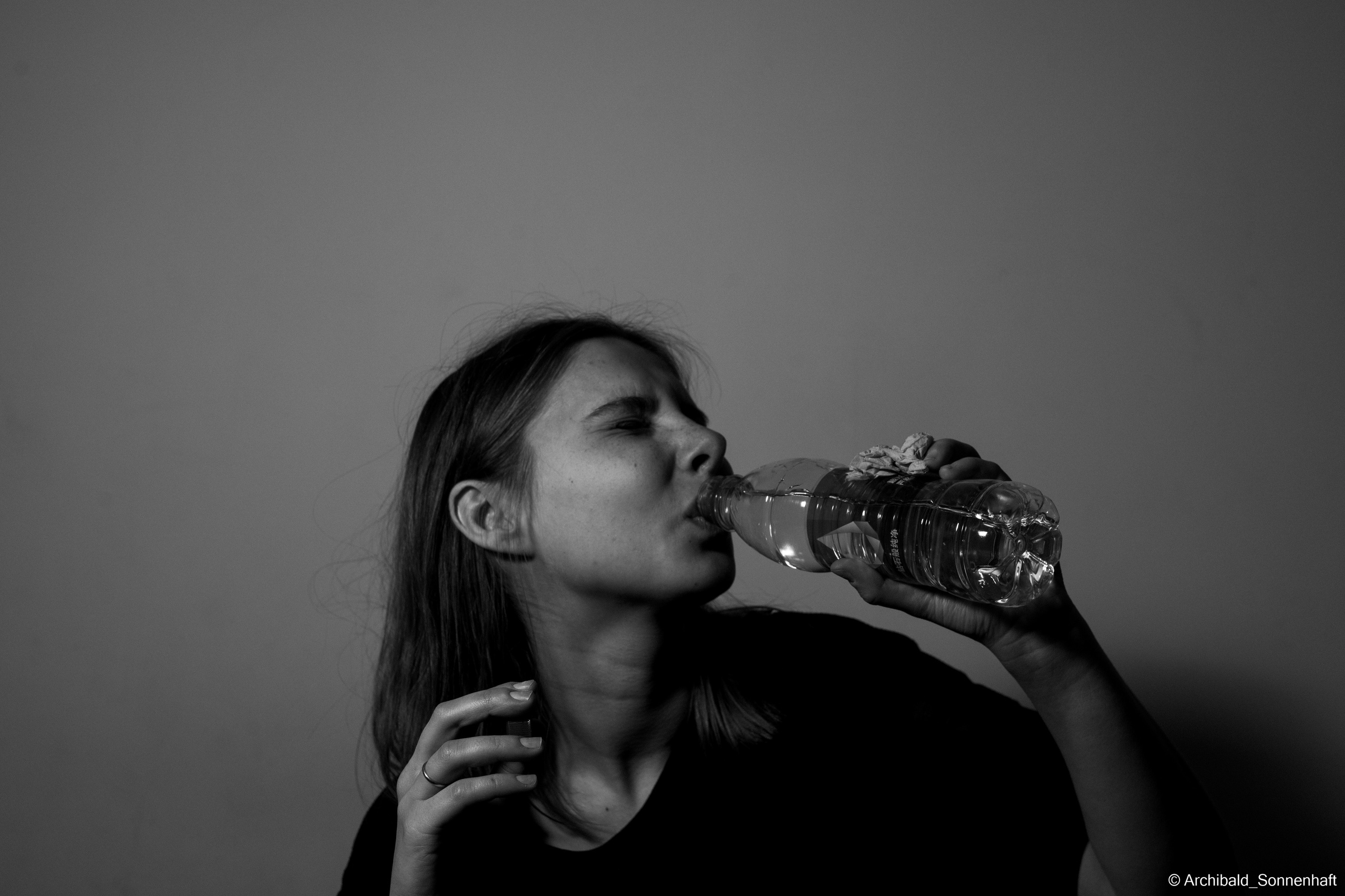 Cheking my new flash with Alina. Photographer in Guangzhou, China. Archibald Sonnenhaft