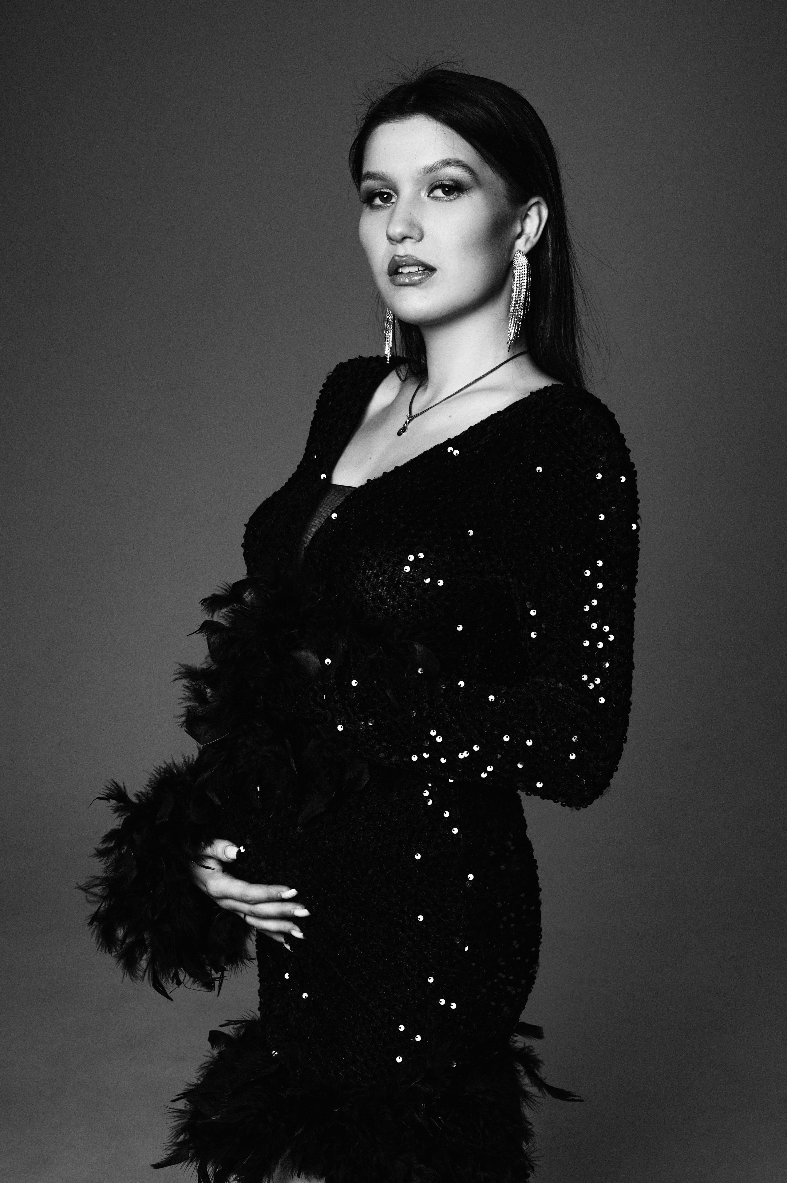 Вава с сестрой. Профессиональный фотограф беременности в СПБ. Стильные фотосессии беременности в стиле минимализм и классическая фотография