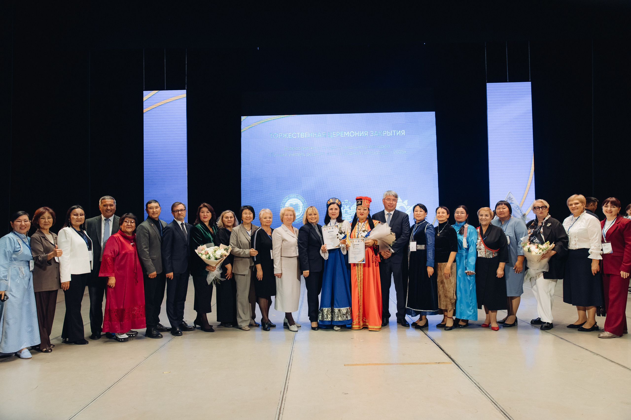 Лучший учитель родного языка и литературы 2025. Свадебный и семейный фотограф в Улан-Удэ