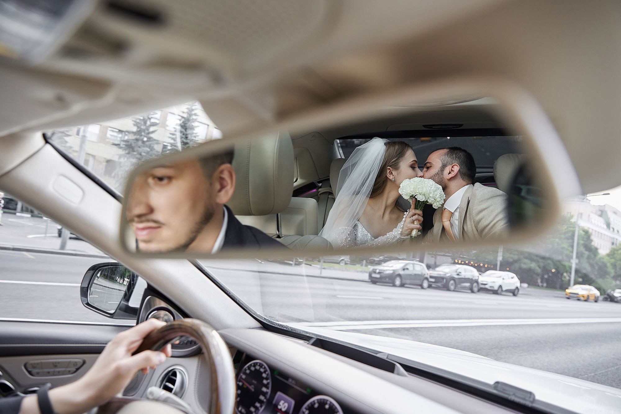 Прогулка, фотосессия жениха и невесты. Свадебная съемка. Фотограф в Москве Валерий Боцман