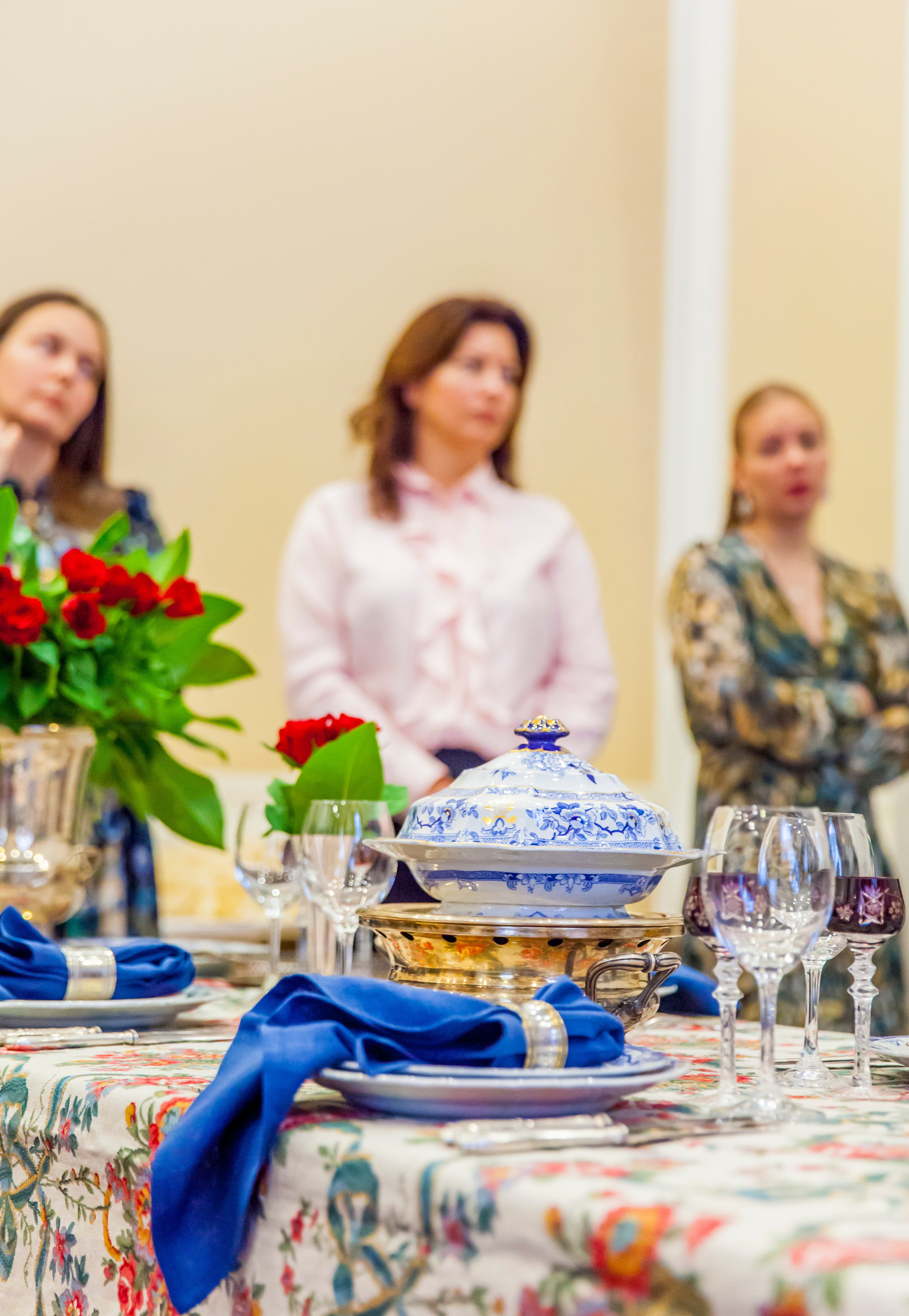 Фарфоровая экспедиция в Петербурге. Ольга Черешнева. Фотограф Александра Степанова