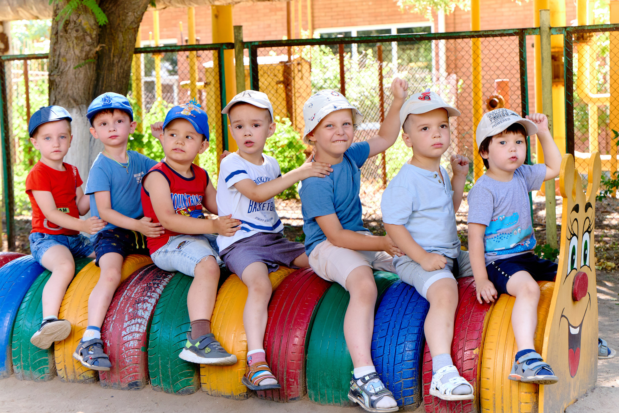 Пример летней съёмки в детском саду № 92 младшая группа Ромашки. Фотограф Выпускные альбомы Таганрог Сергей Коробченко