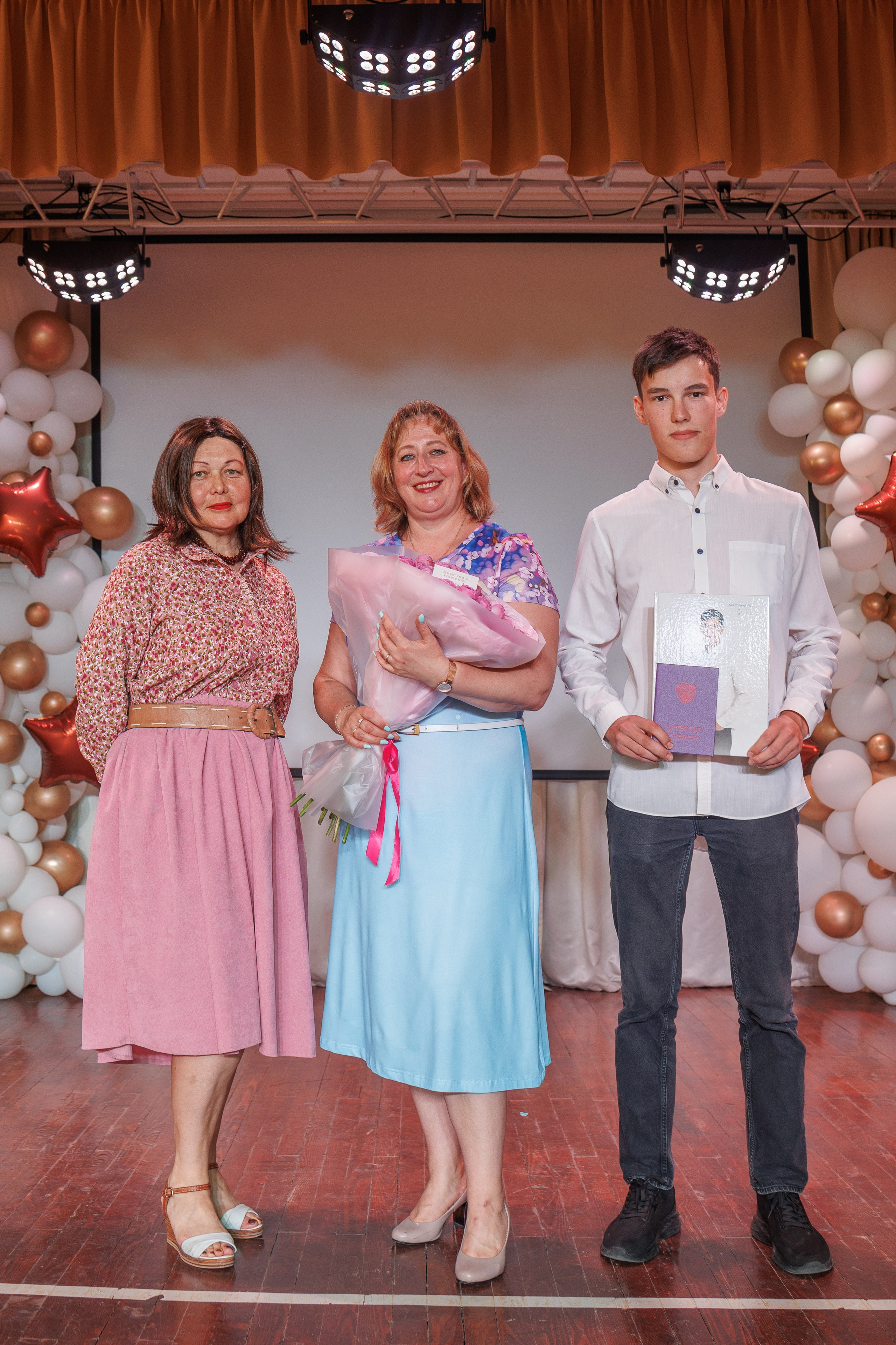 Вручение аттестатов. Свадебный и семейный фотограф в Новосибирске Ирина Дорошкова