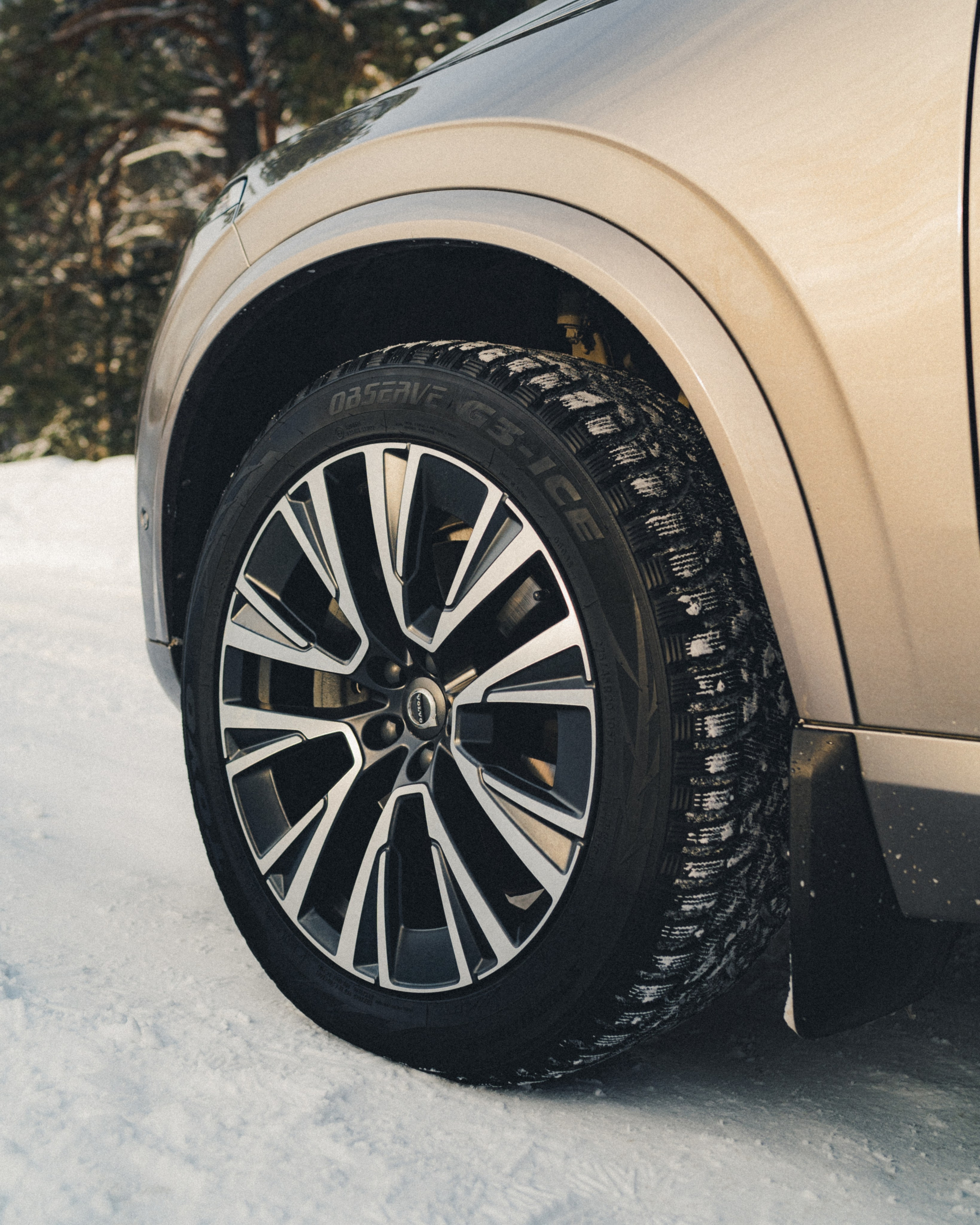 Автомобильная фотосессия Volvo XC90 + портрет владельца. Фотограф Илья К. в Москве