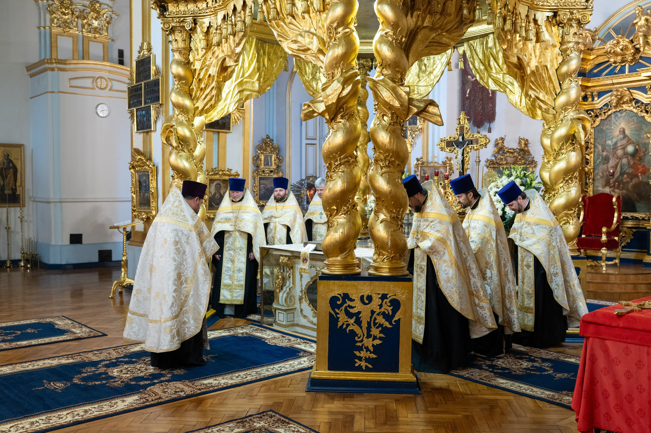Праздничное бдение в Николо-Богоявленском морском соборе. НИКОЛО-БОГОЯВЛЕНСКИЙ МОРСКОЙ СОБОР