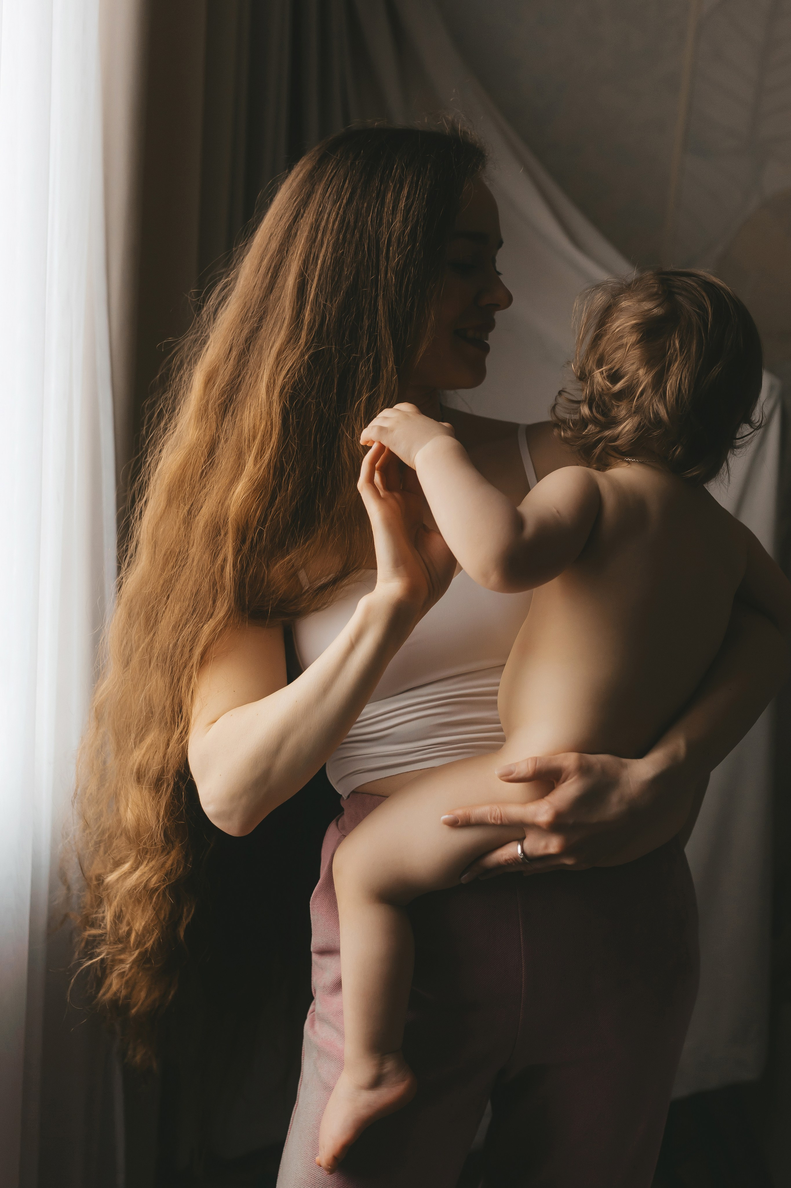 Весенняя домашняя семейная фотосессии мамы с дочками. Семейный и женский фотограф в Москве Надежда Воробьева