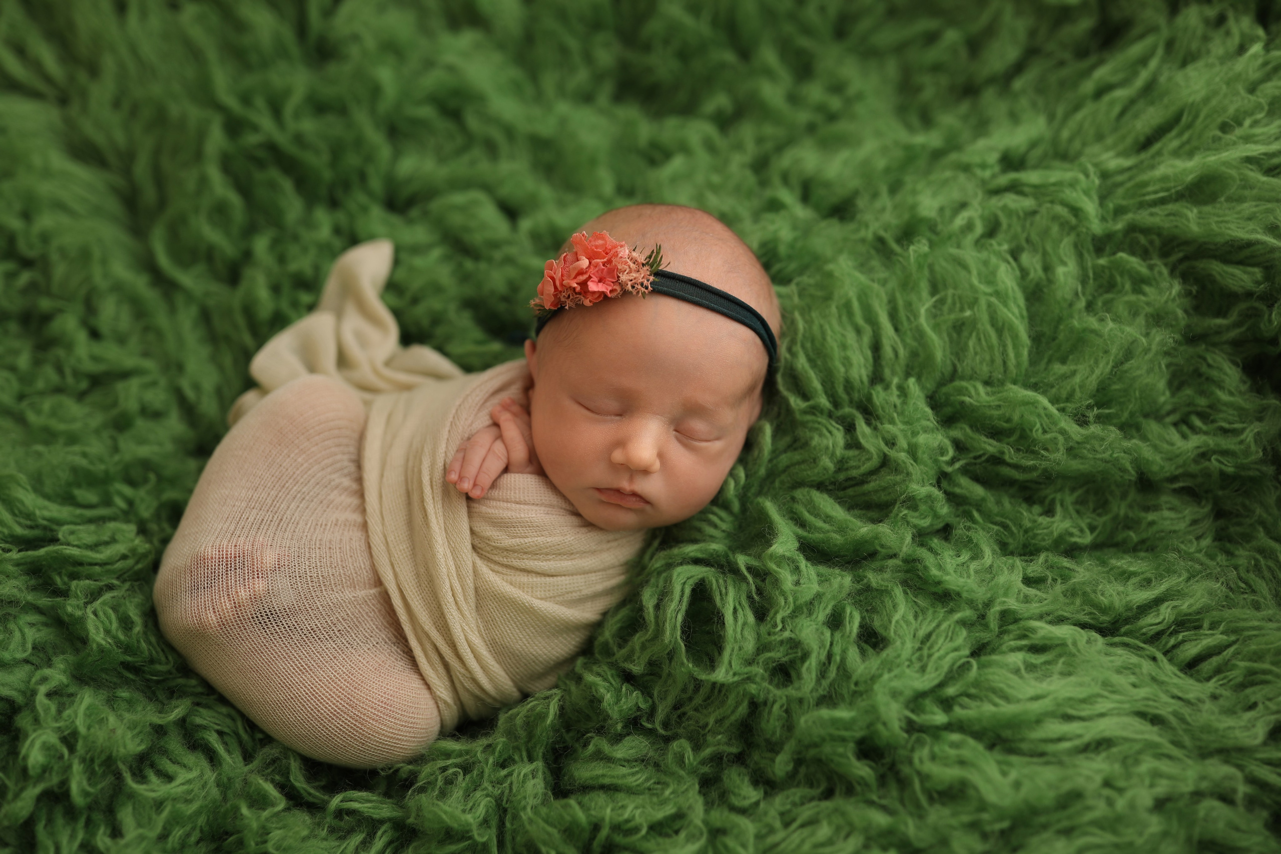 PH @anna_molodykh_newborn.almaty. Retoucher Aleksmokh